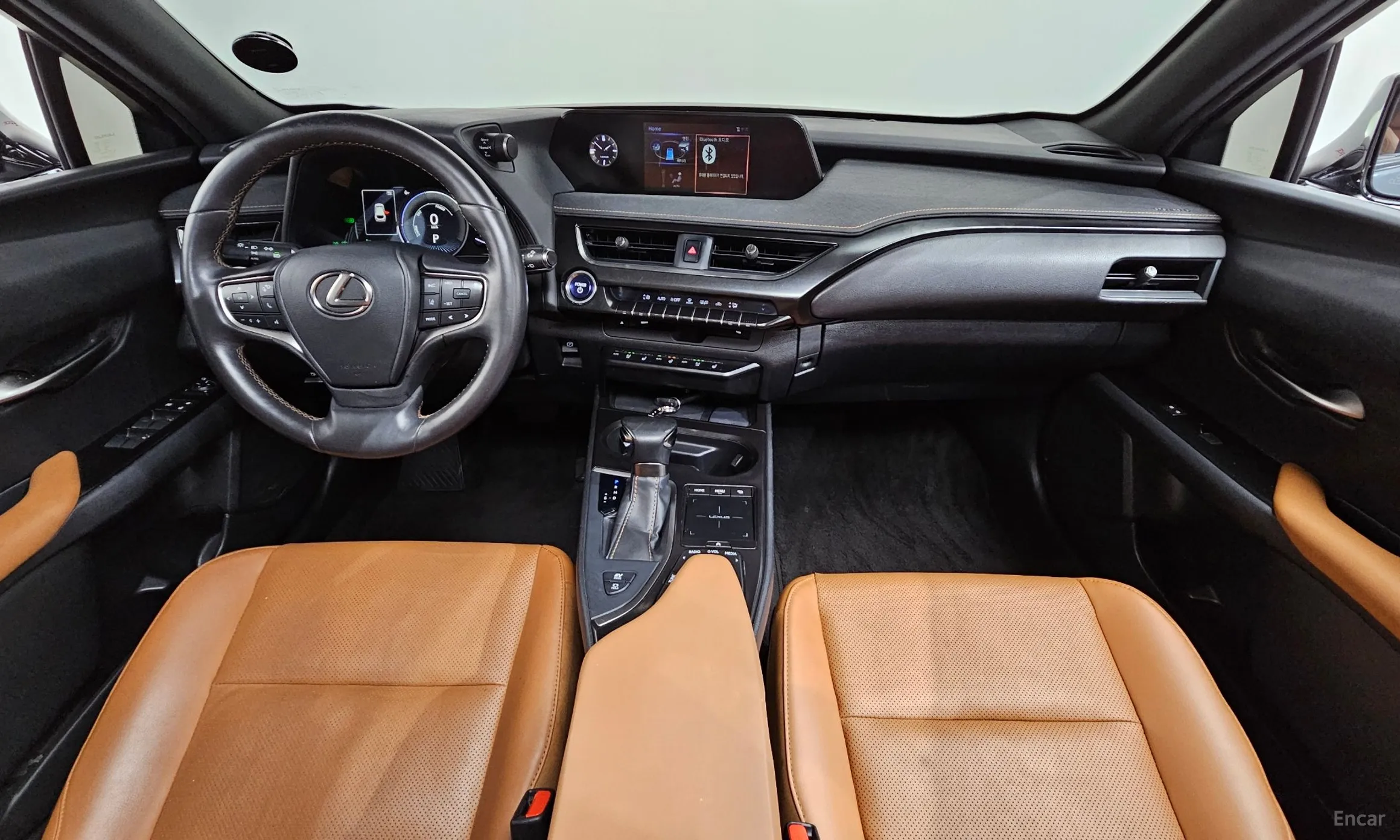 Lexus UX250h превью 7
