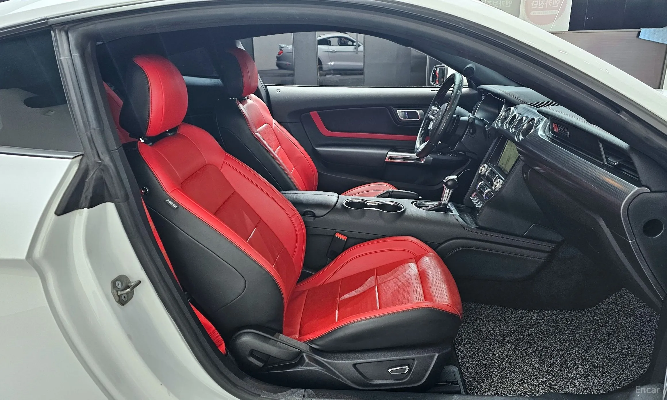 Ford Mustang превью 10