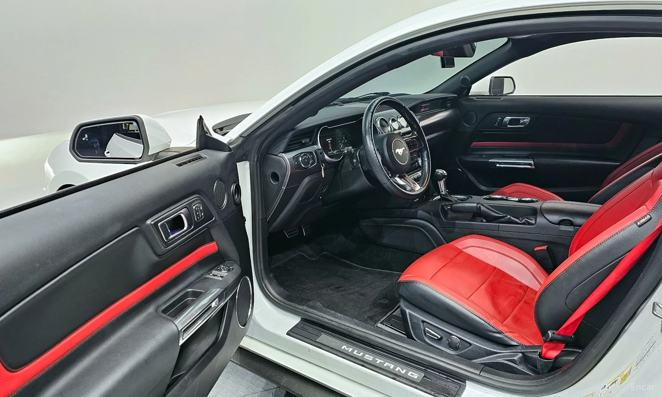 Ford Mustang превью 11