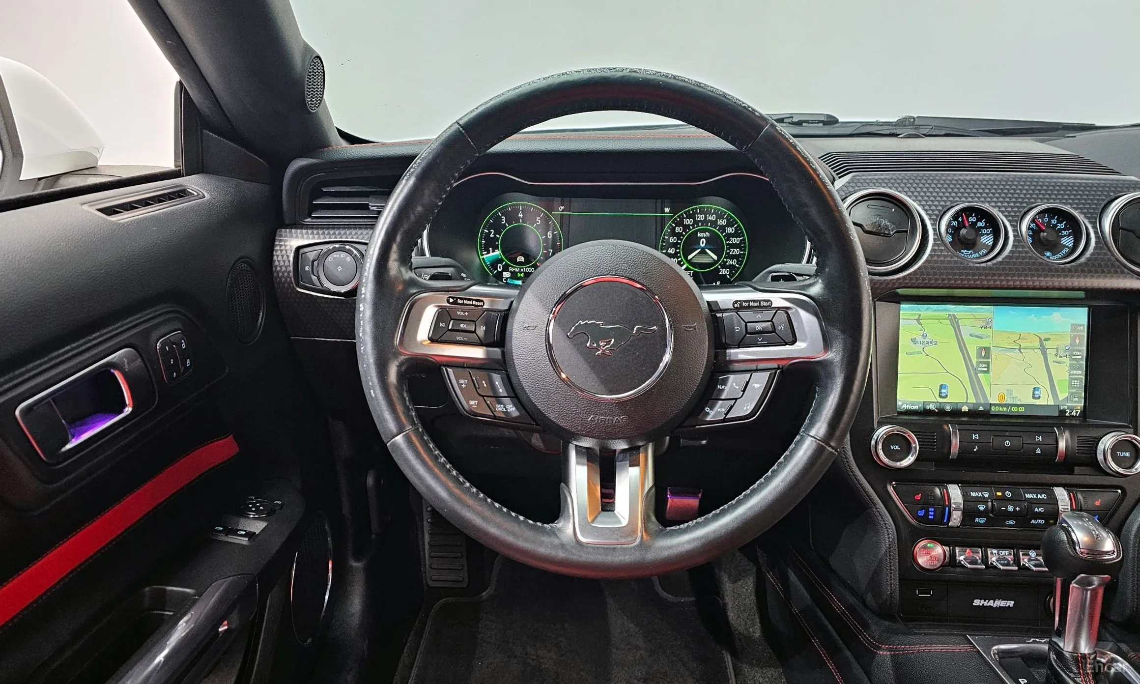 Ford Mustang превью 13