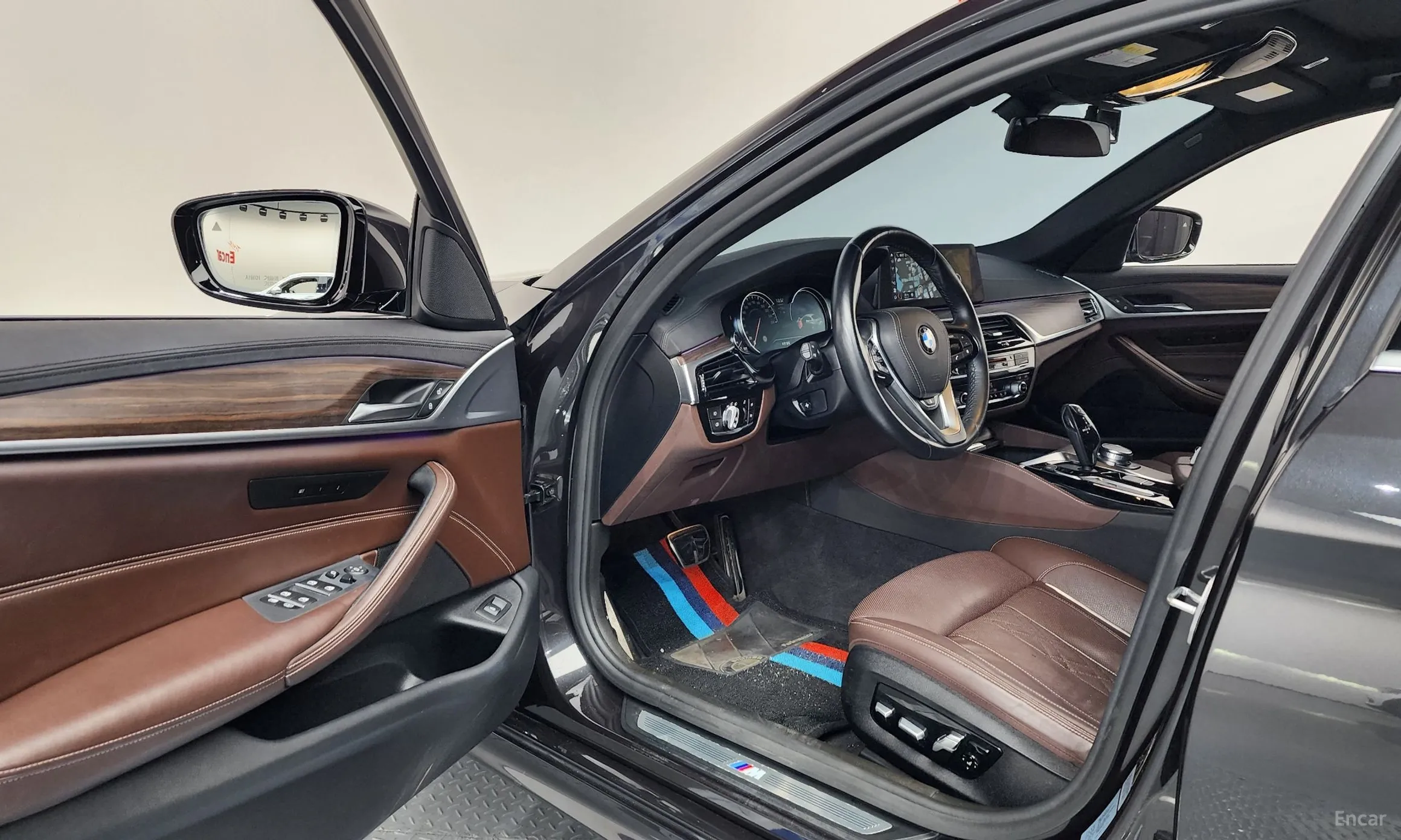 BMW 5 Series (G30) превью 10