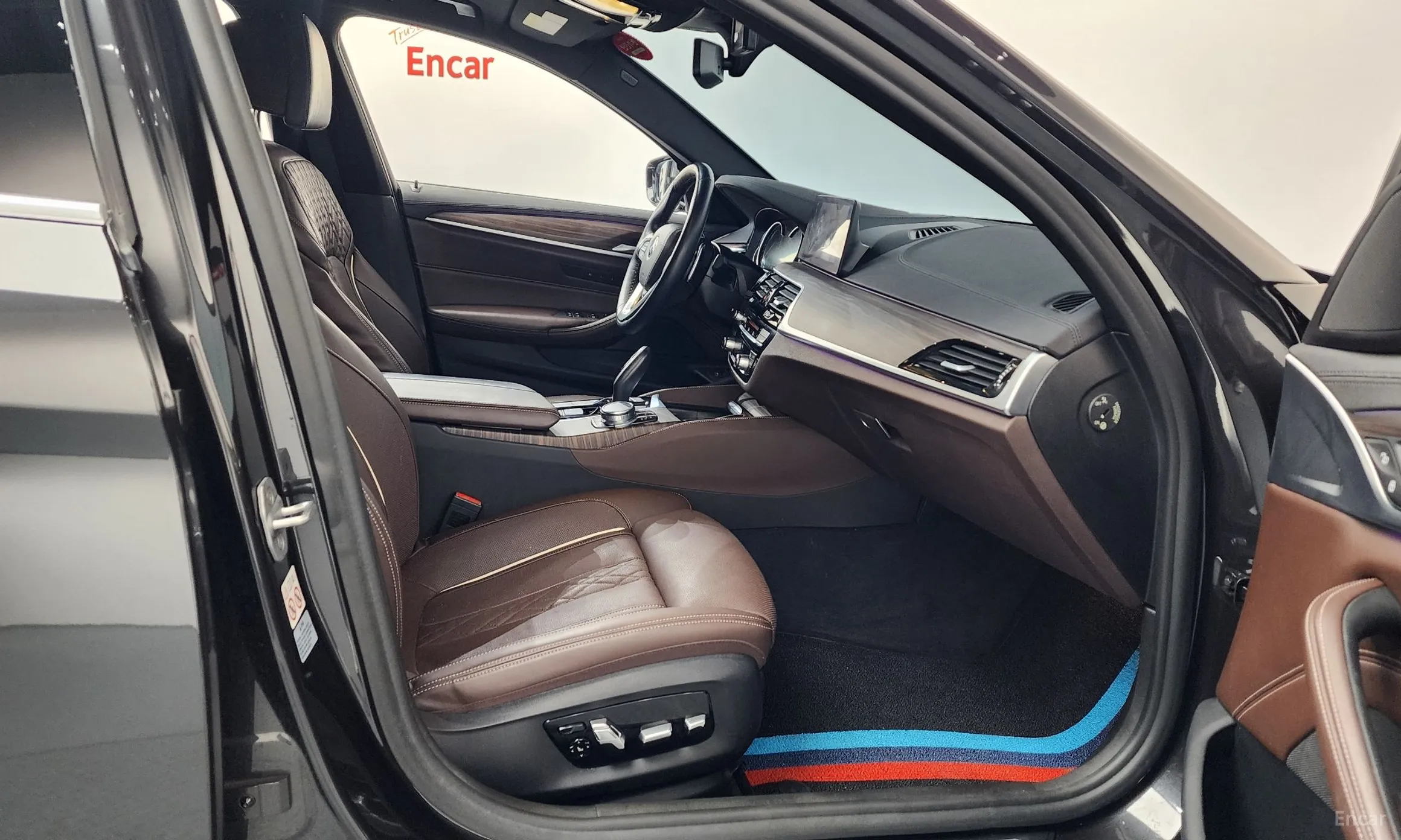 BMW 5 Series (G30) превью 11