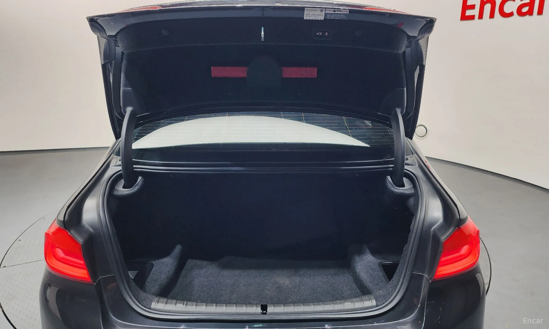BMW 5 Series (G30) превью 20