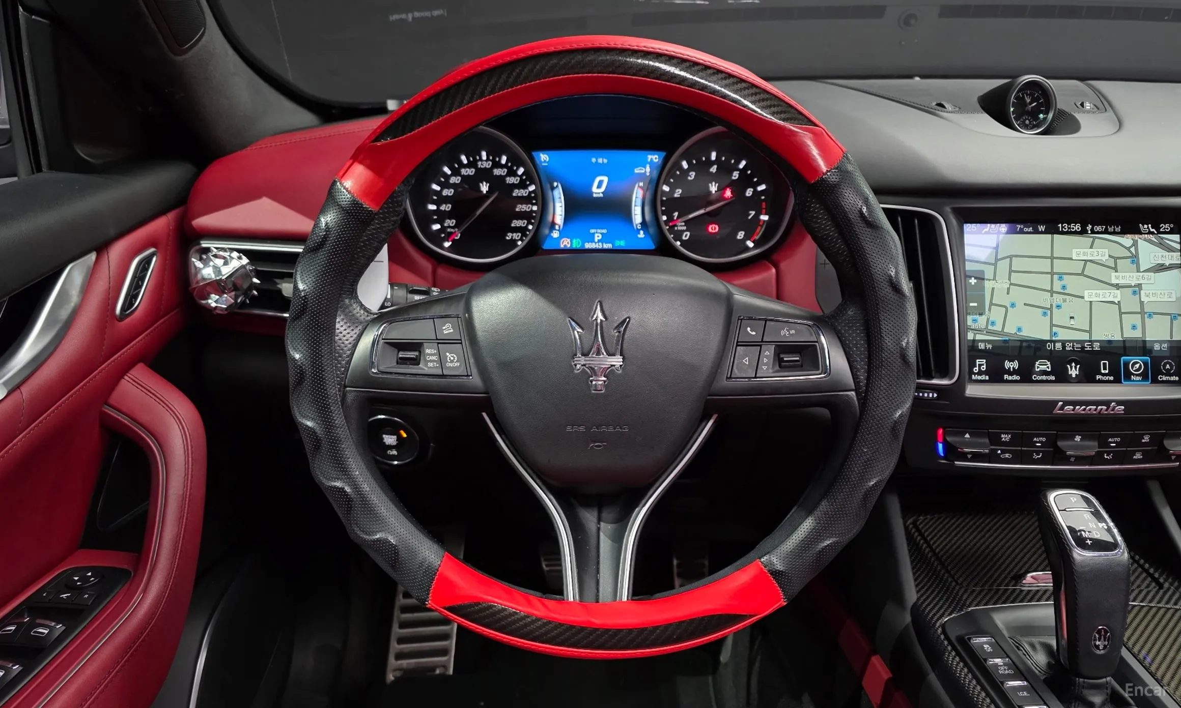 Maserati Levante превью 13