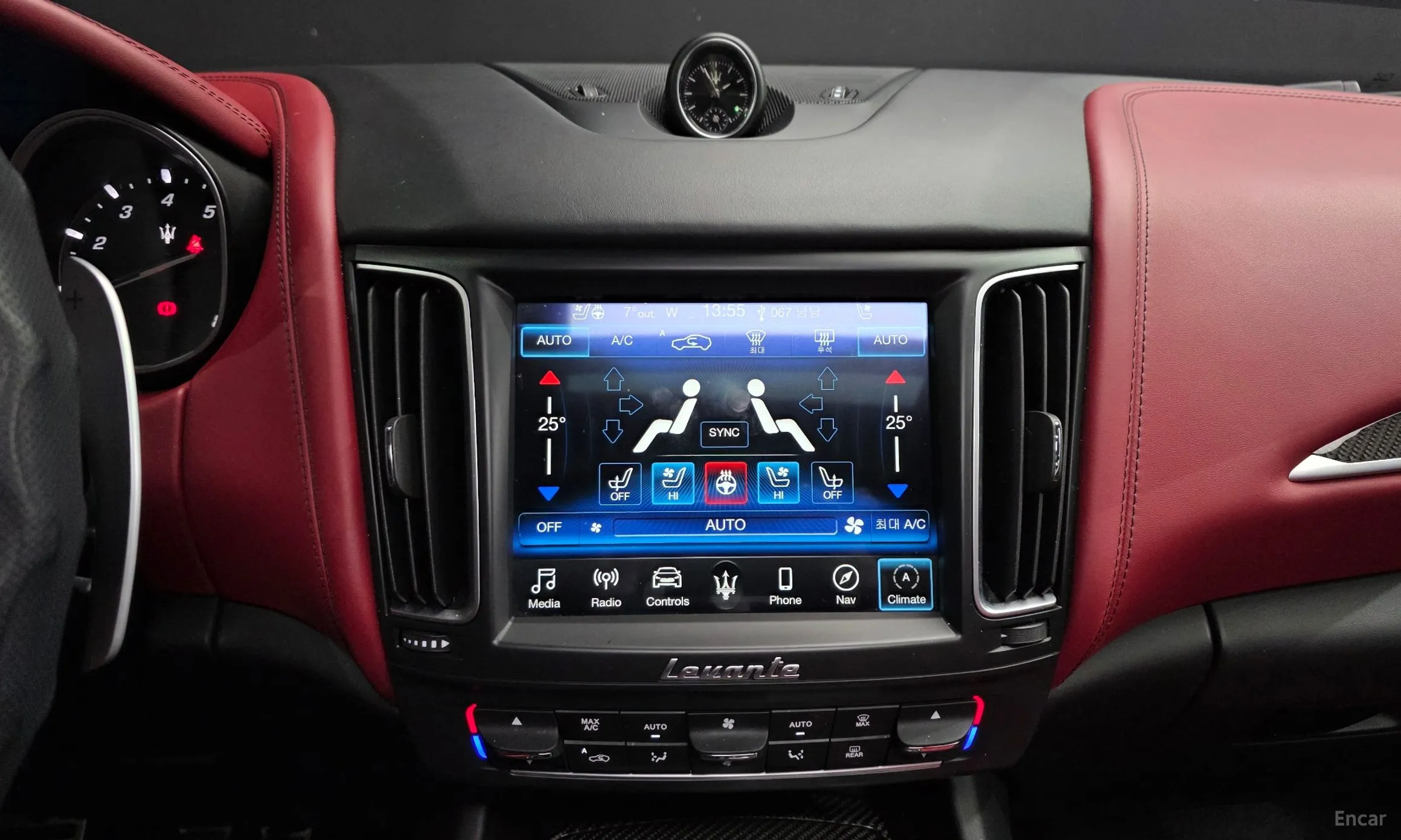 Maserati Levante превью 14