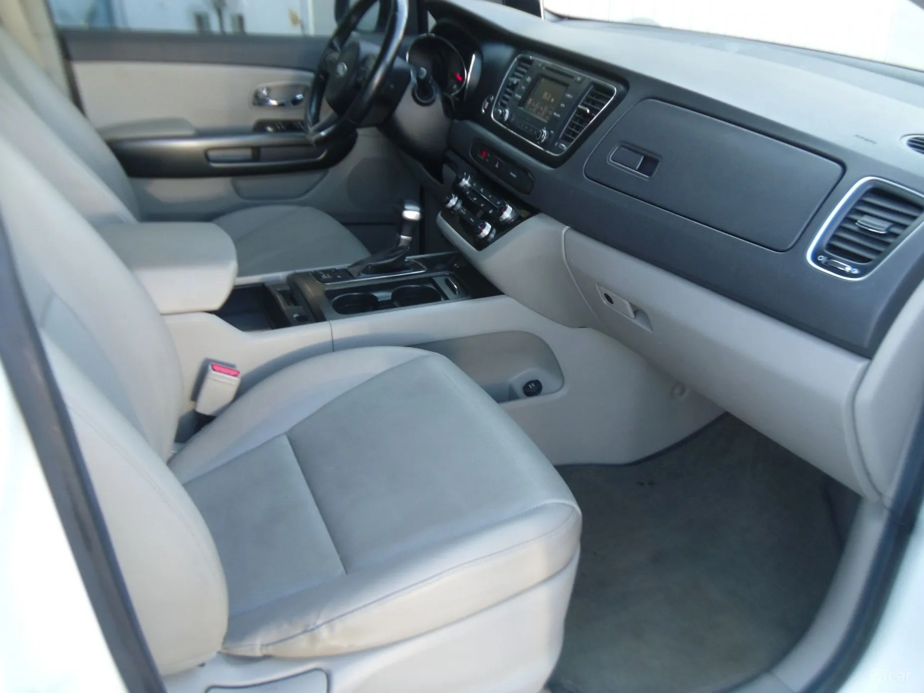 Kia Carnival превью 16