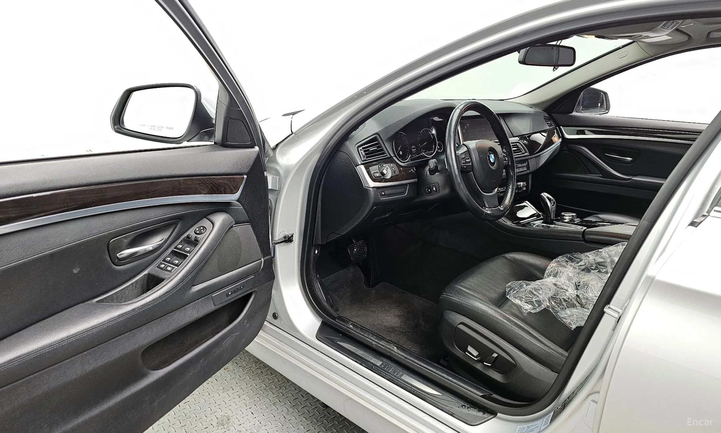 BMW 5 Series (F10) превью 10