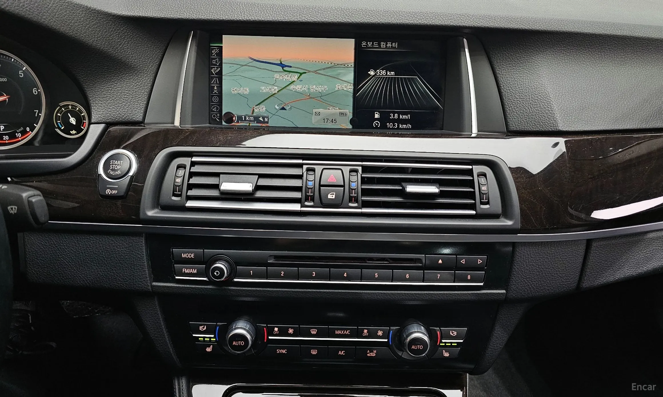 BMW 5 Series (F10) превью 14