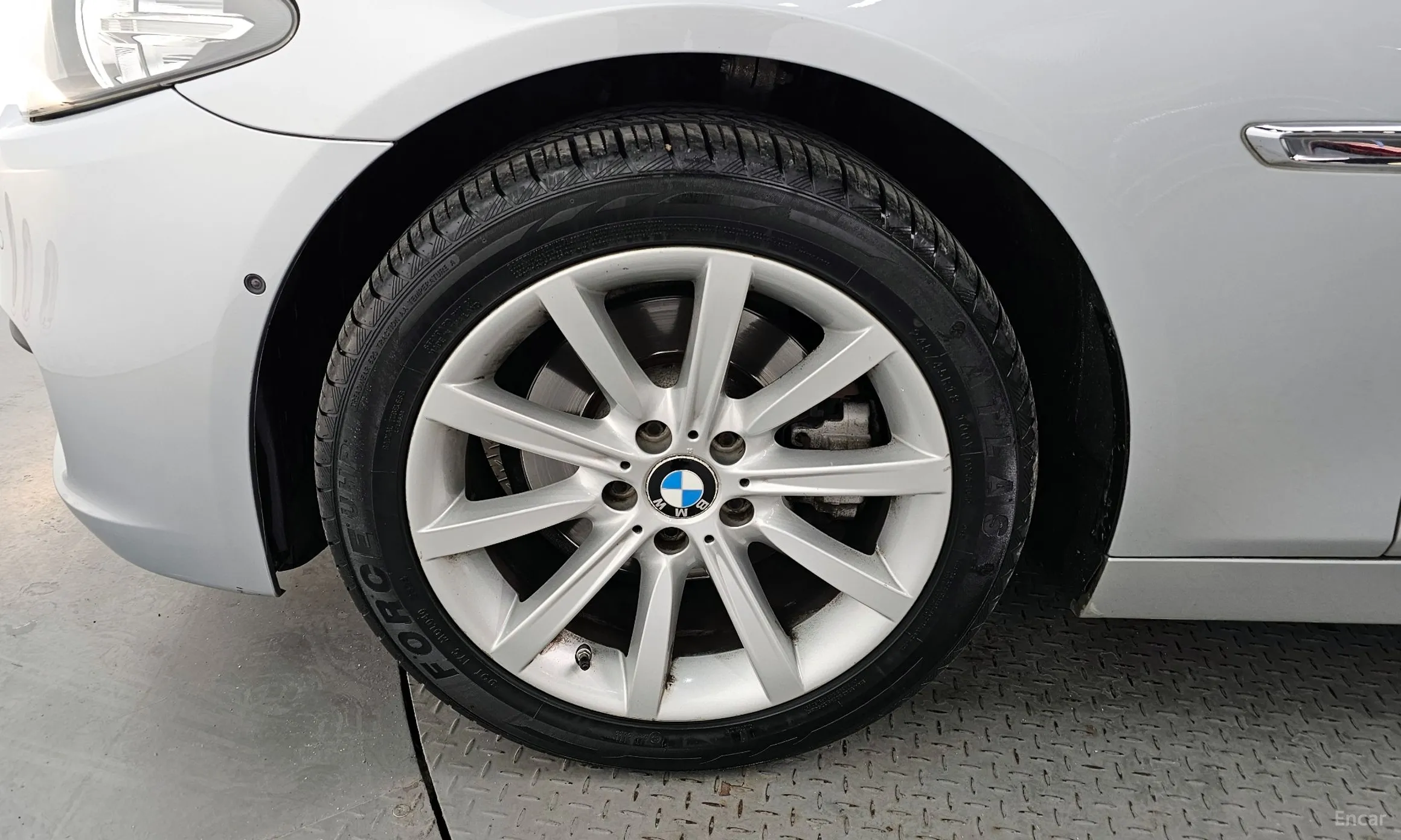 BMW 5 Series (F10) превью 5