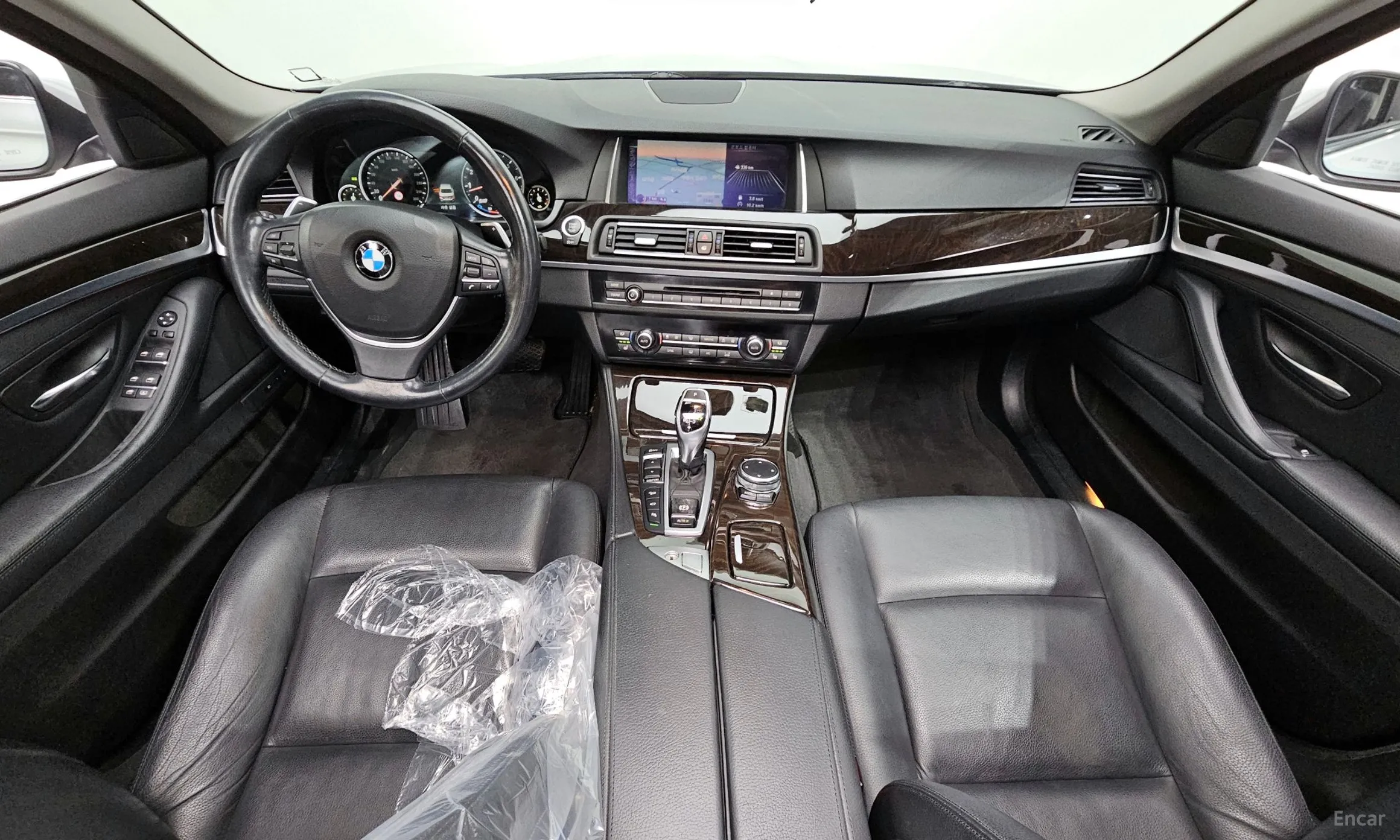 BMW 5 Series (F10) превью 7