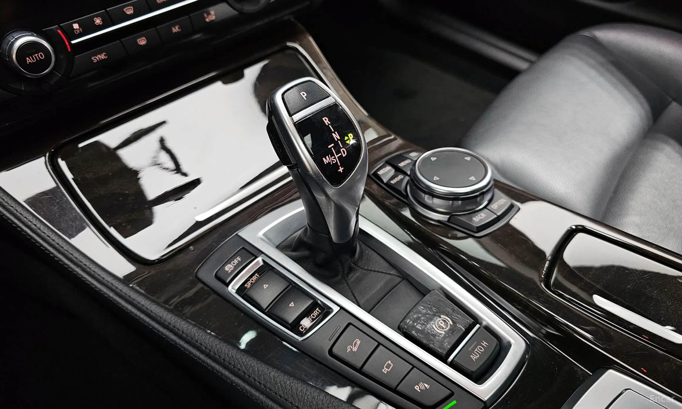 BMW 5 Series (F10) превью 9