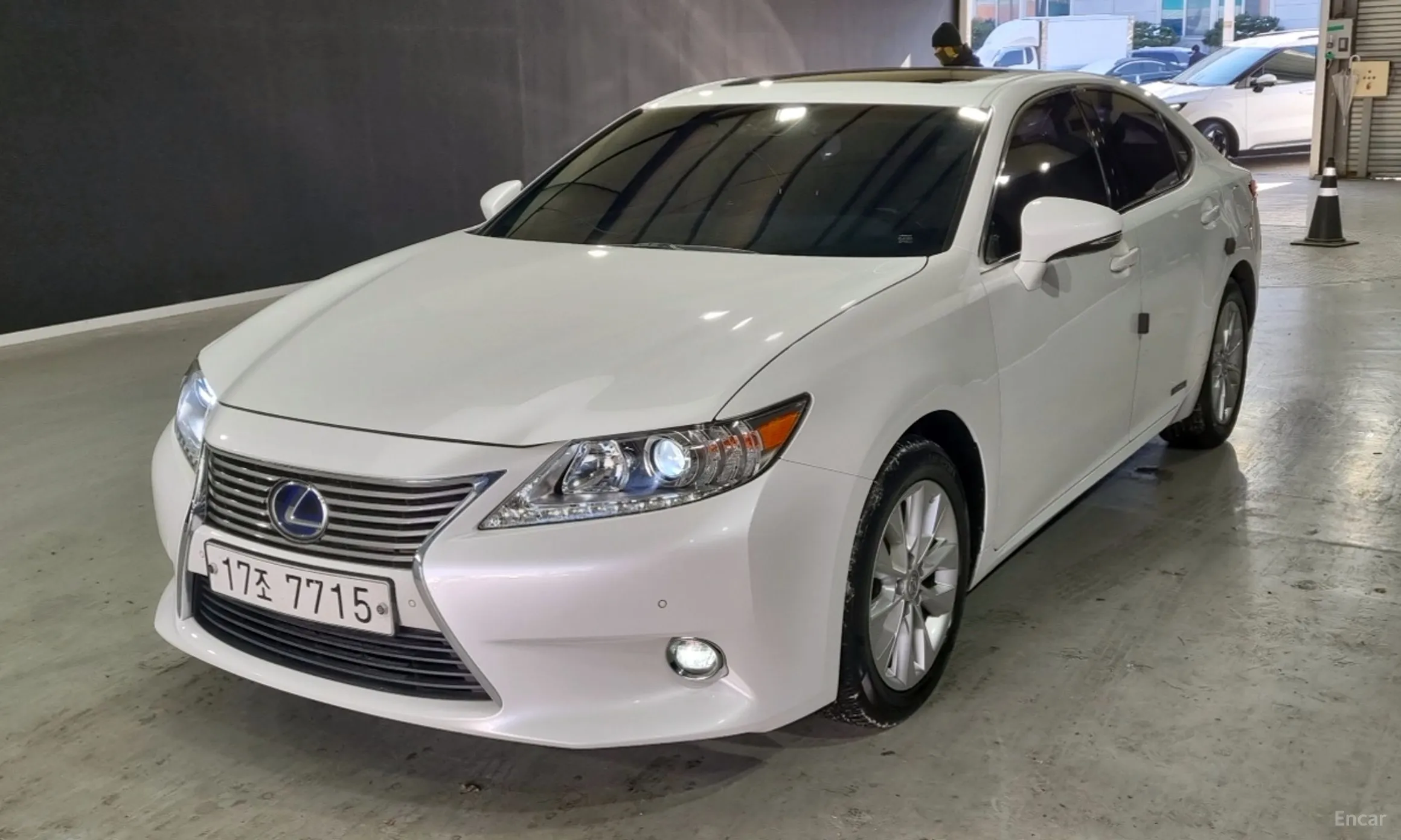 Lexus New ES300h