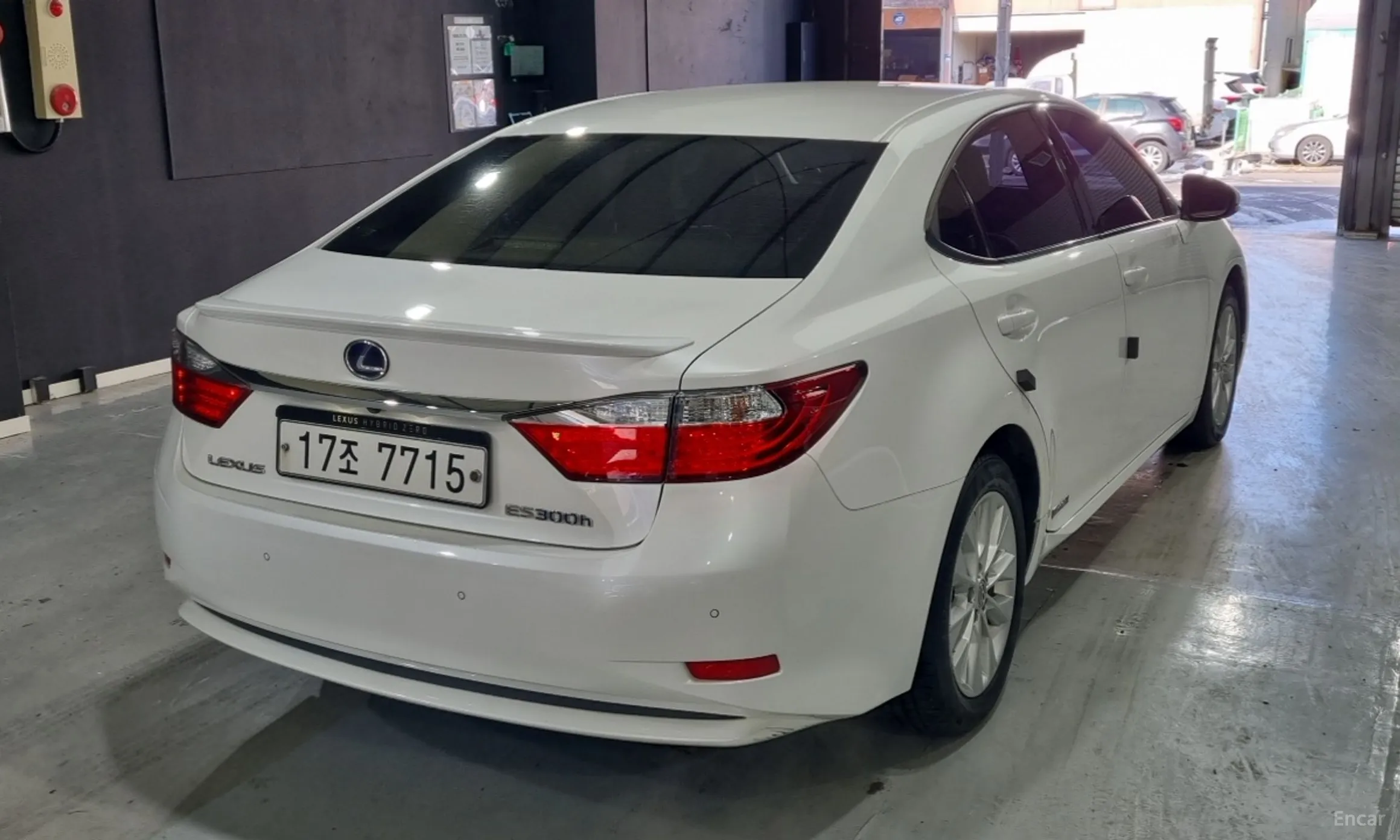 Lexus New ES300h