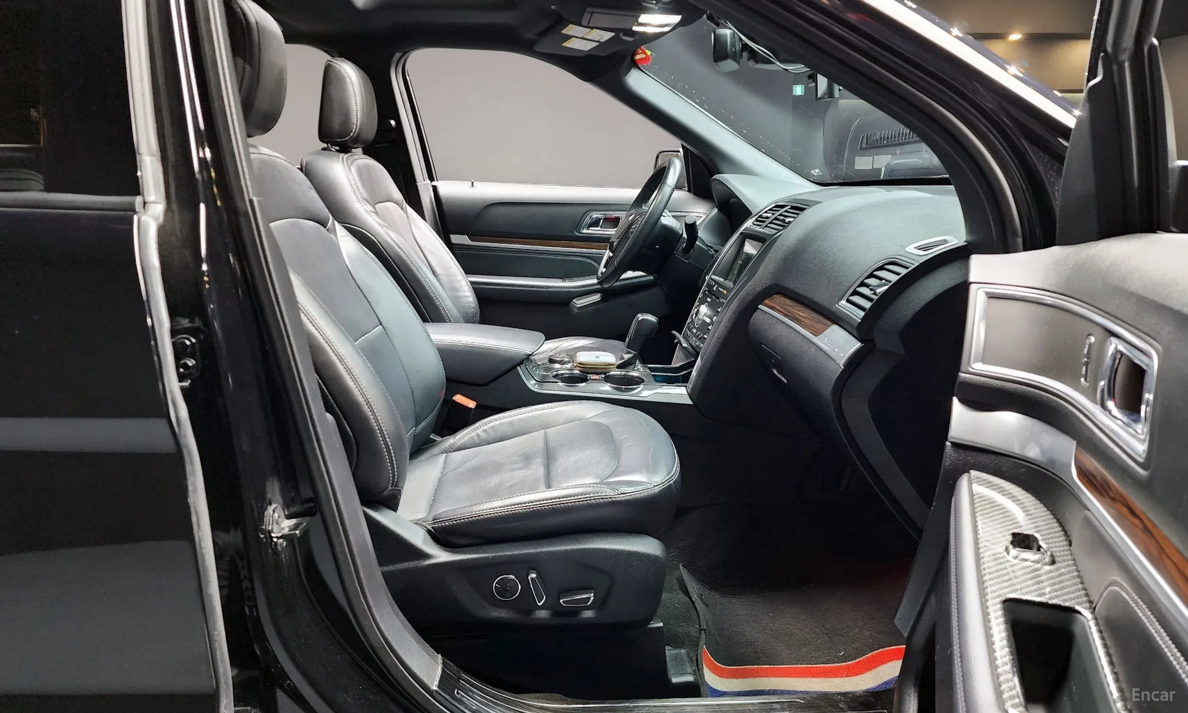 Ford Explorer превью 10