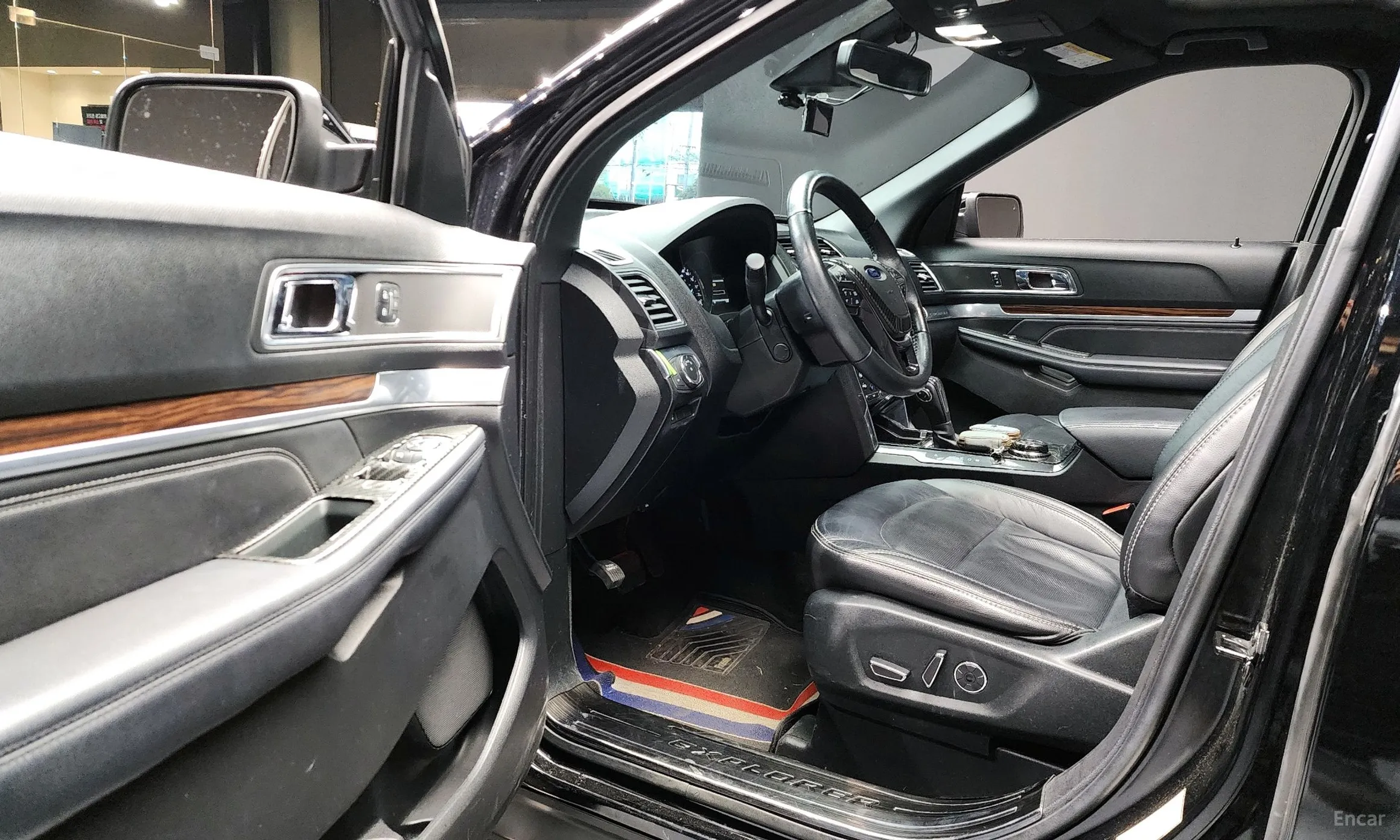 Ford Explorer превью 11