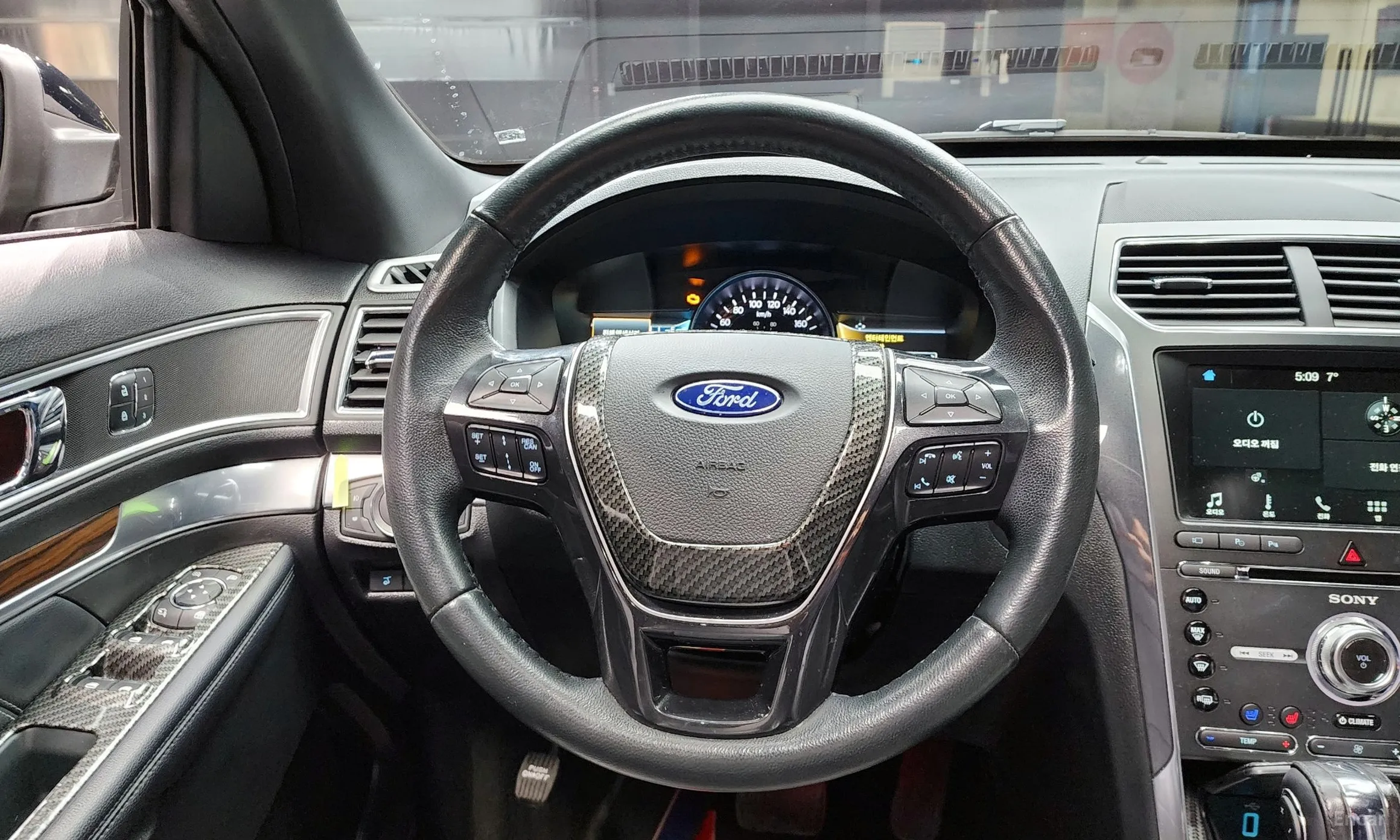 Ford Explorer превью 14