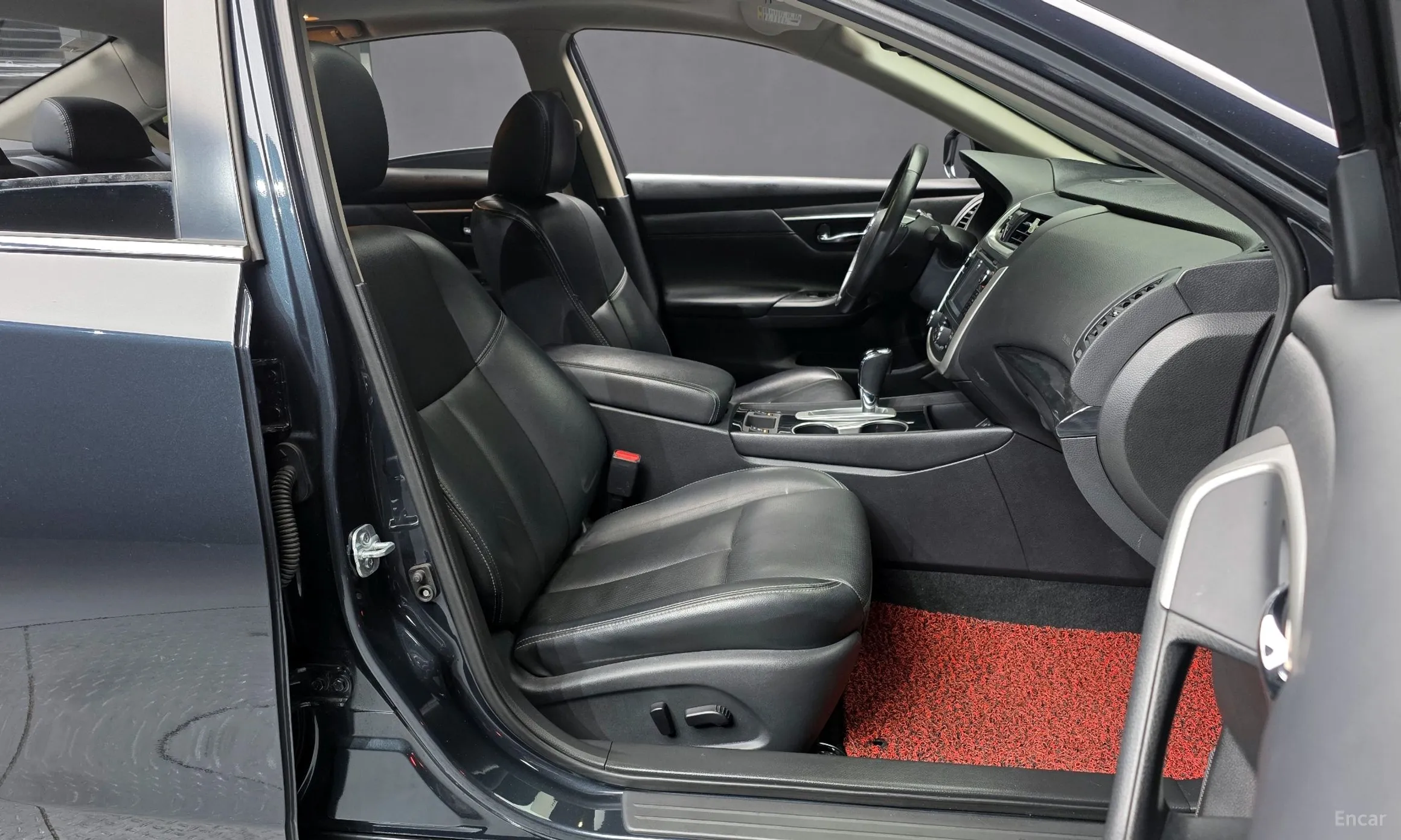 Nissan Altima превью 10