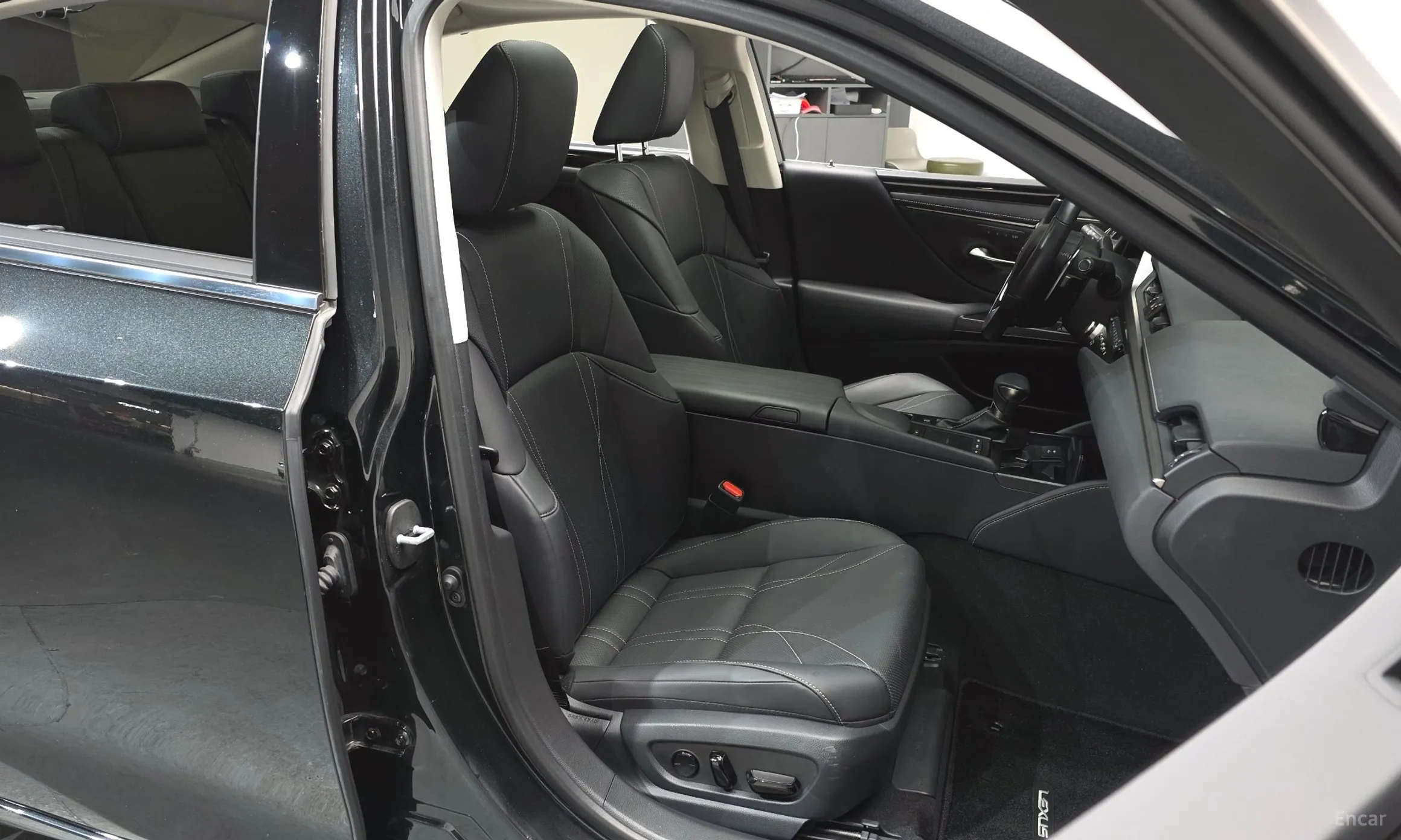 Lexus ES300h 7th Generation превью 10