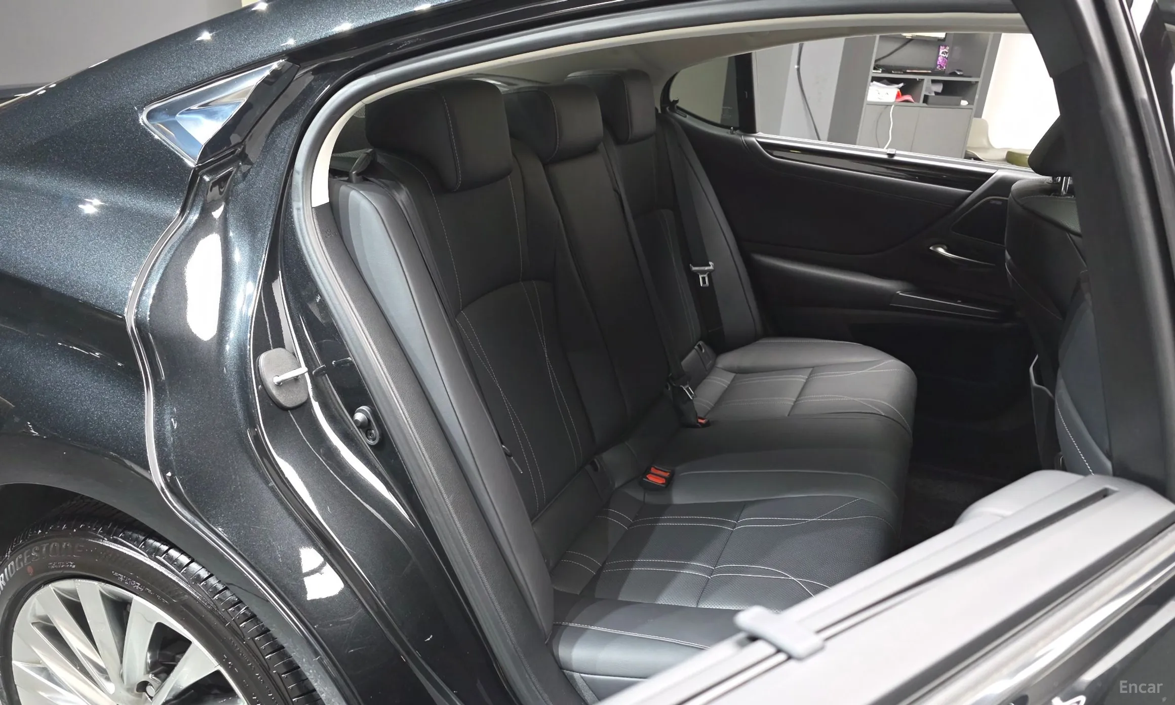 Lexus ES300h 7th Generation превью 12