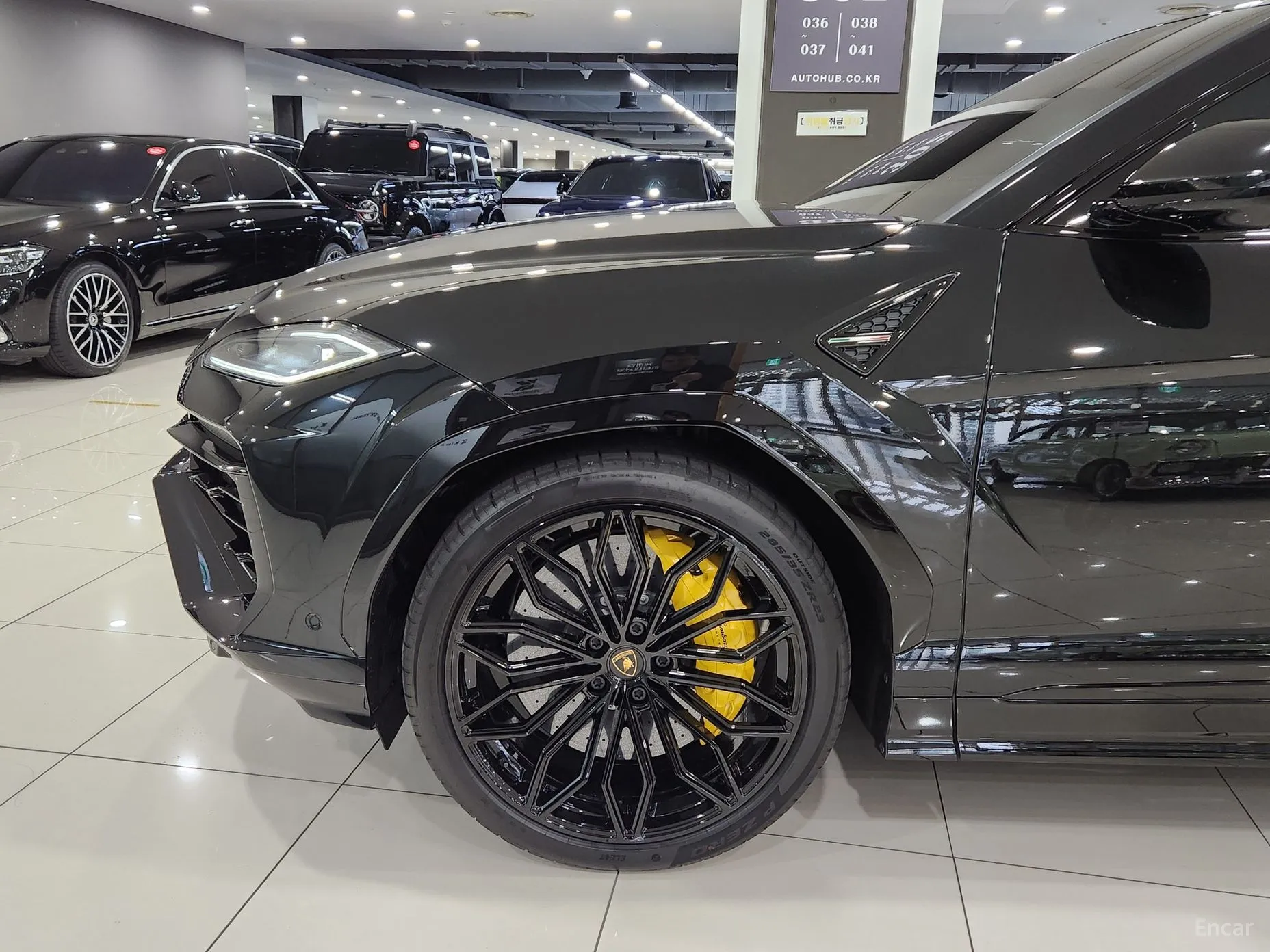 Lamborghini Urus превью 12