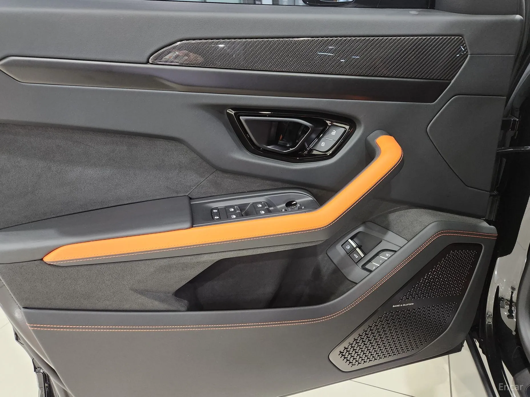 Lamborghini Urus превью 20
