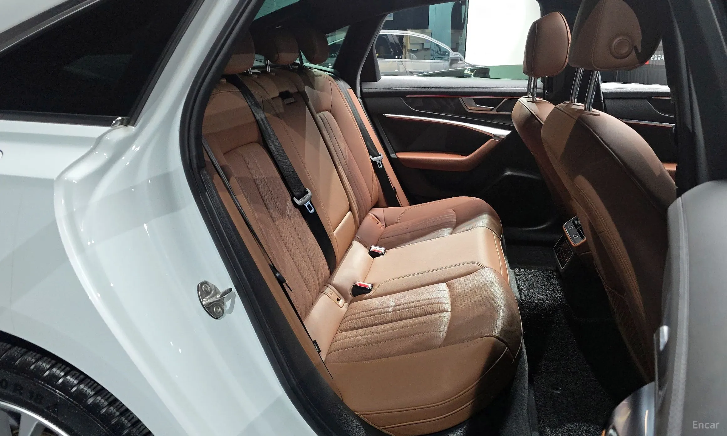 Audi A6 (C8) превью 12