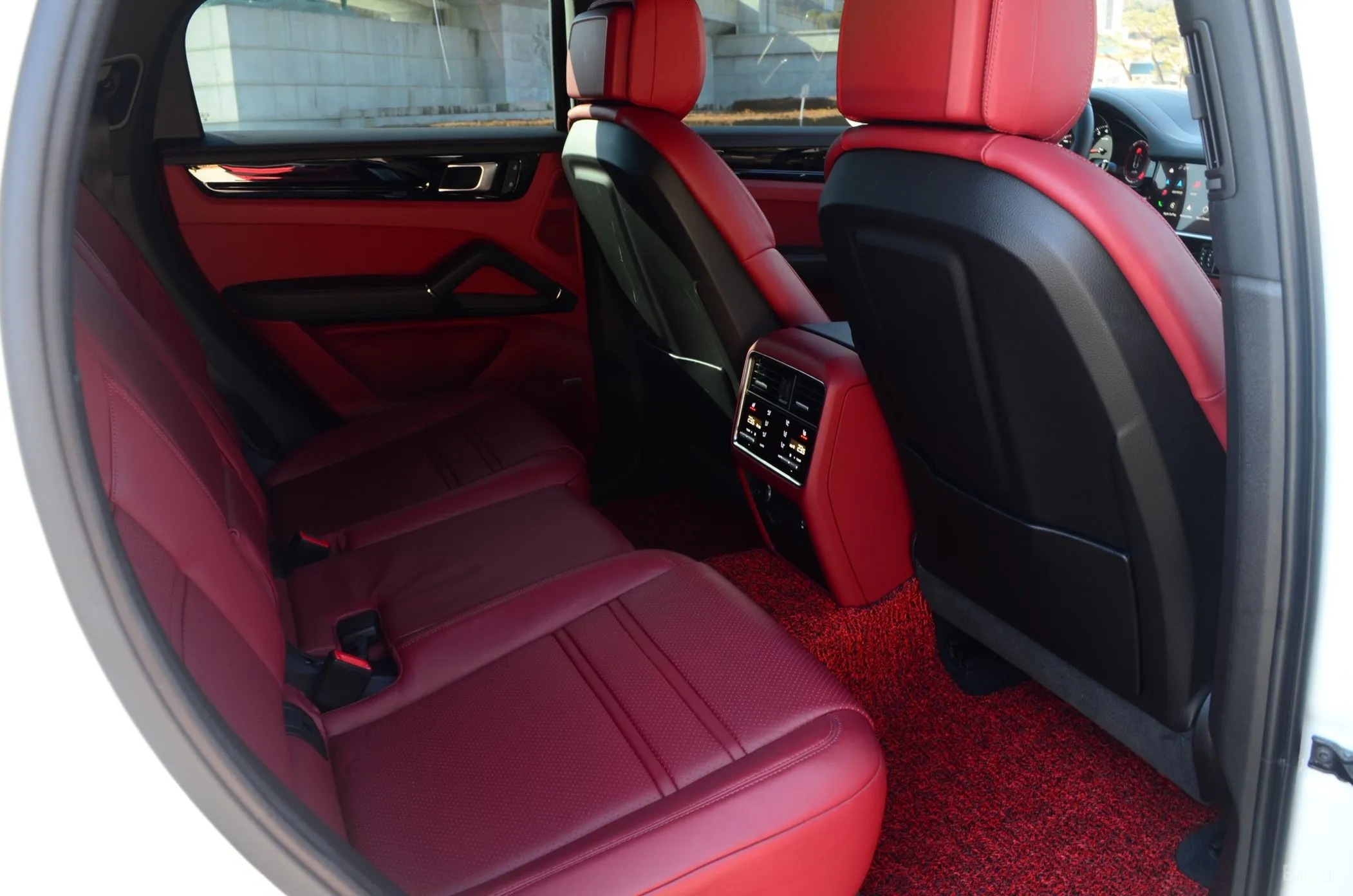 Porsche Cayenne (PO536) превью 18