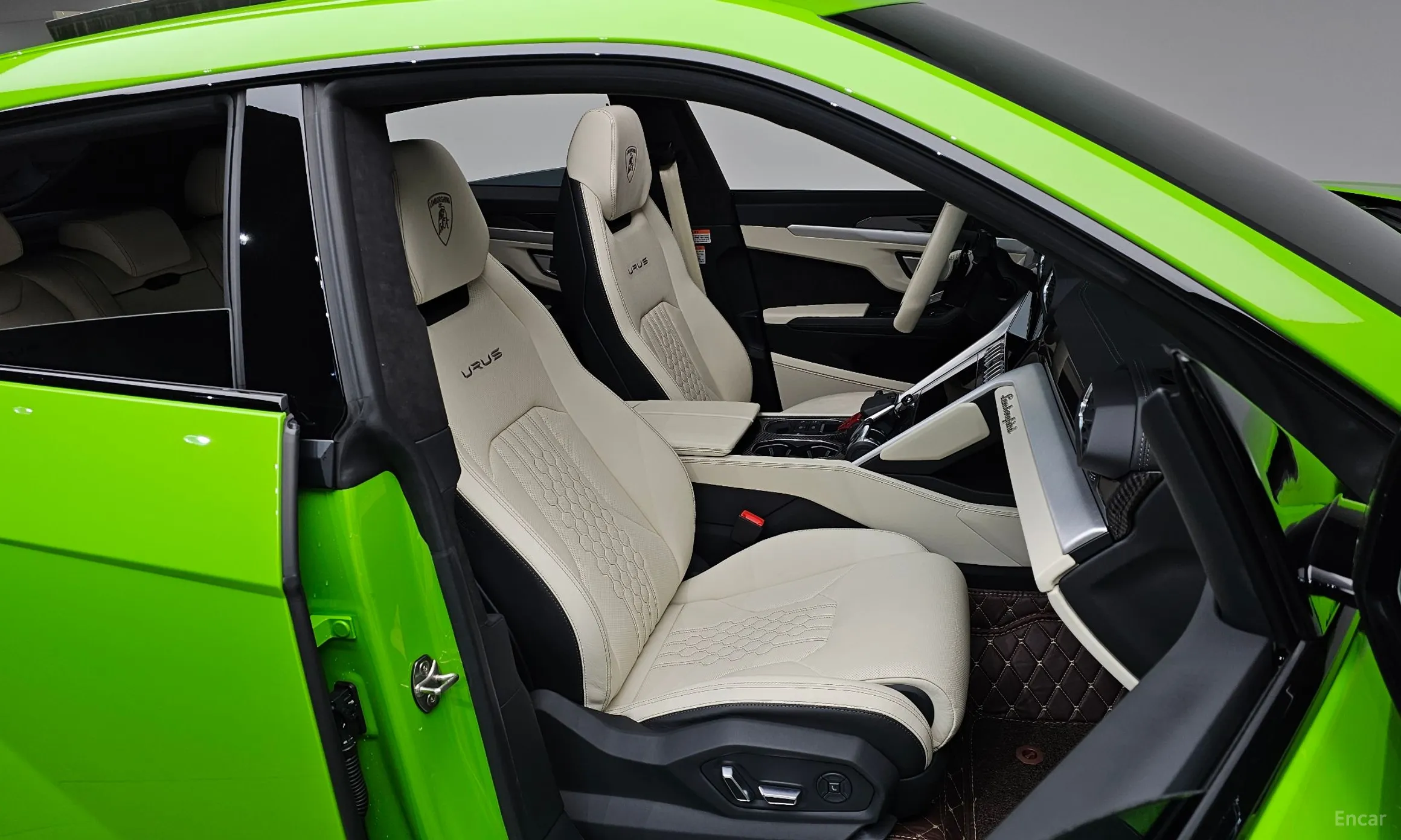 Lamborghini Urus превью 10
