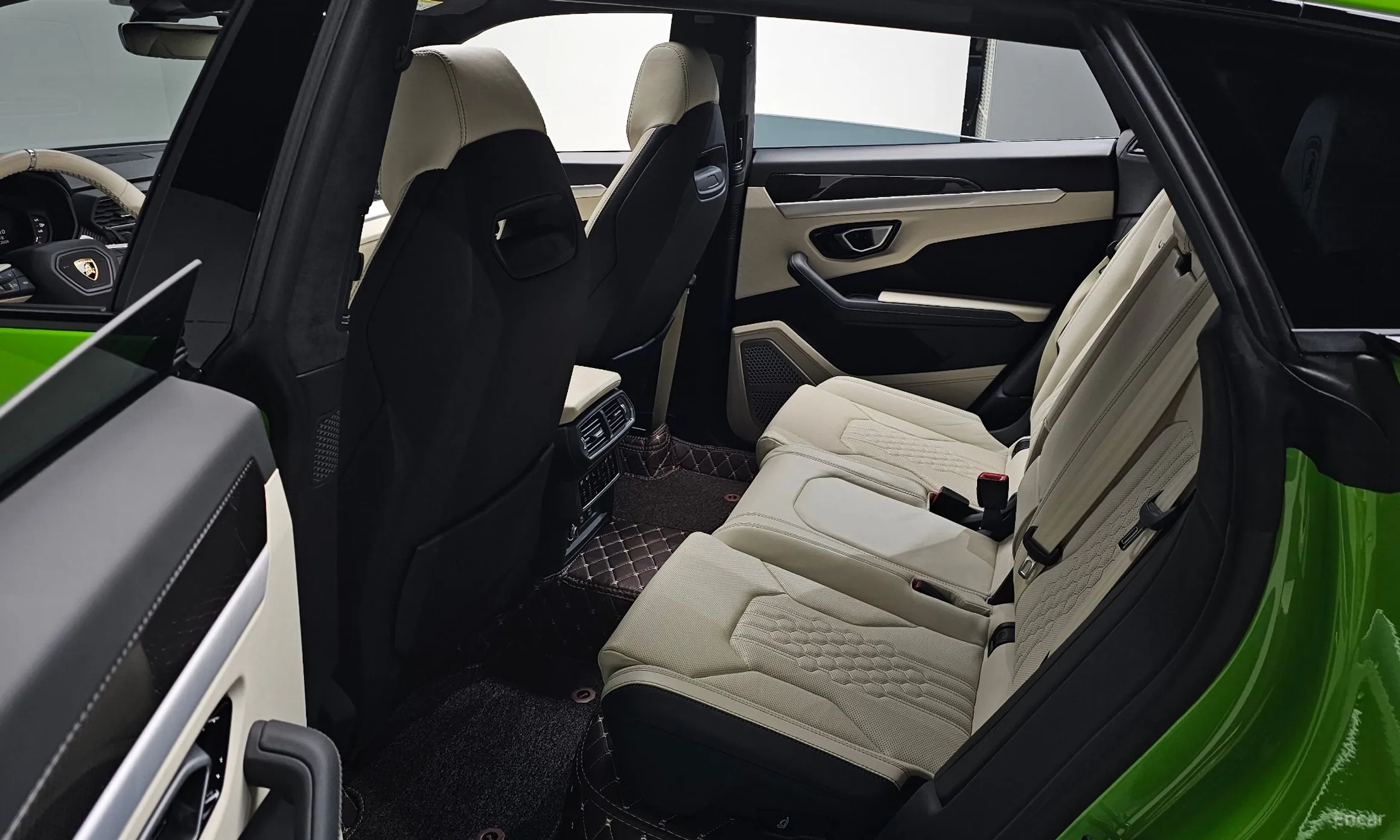 Lamborghini Urus превью 12