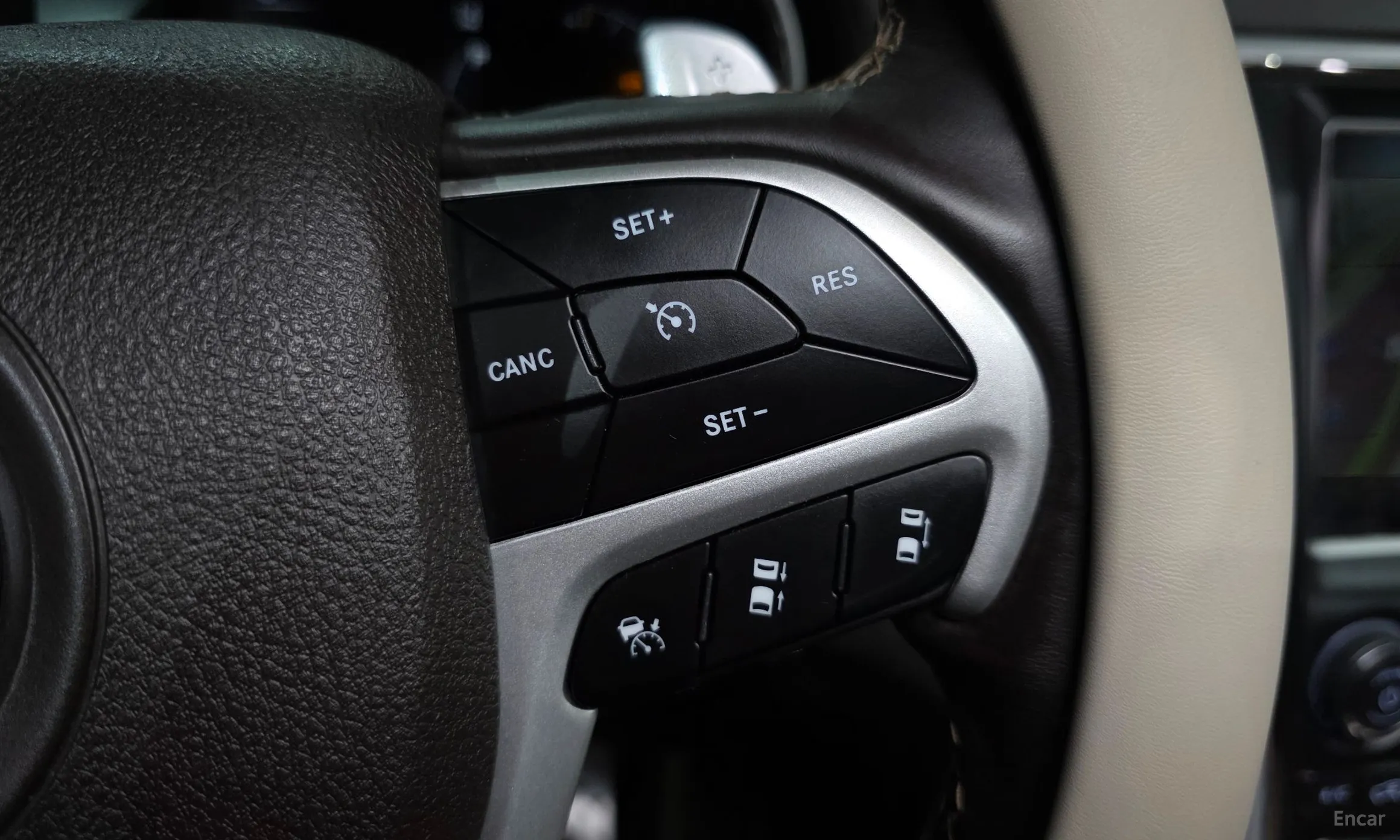 Jeep Grand Cherokee превью 19