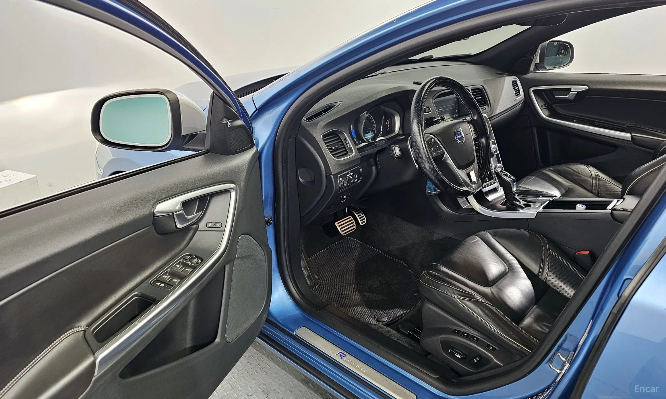 Volvo S60 превью 10