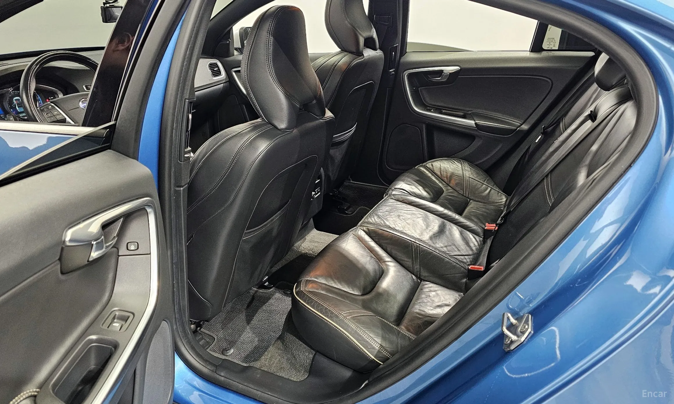 Volvo S60 превью 11