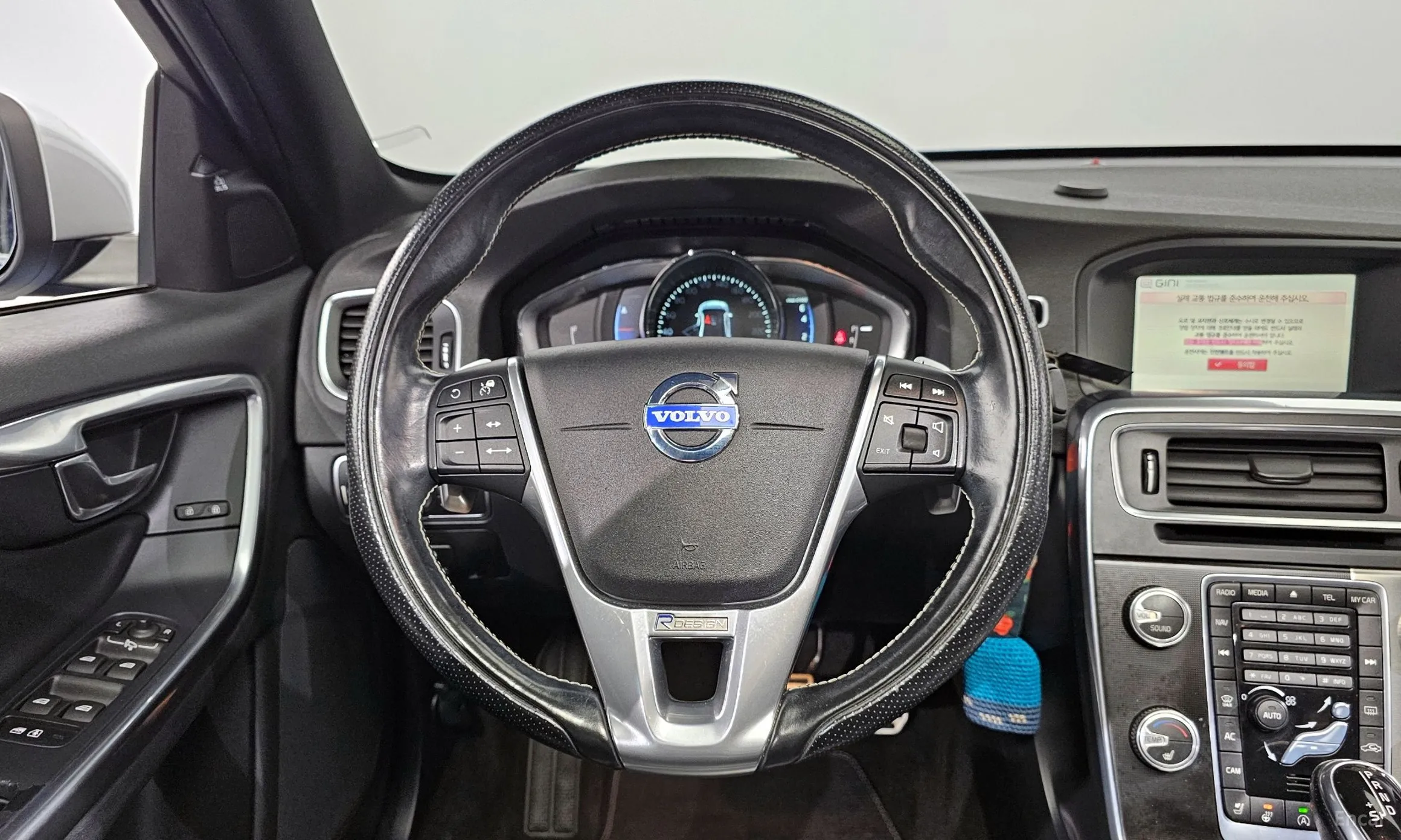 Volvo S60 превью 13