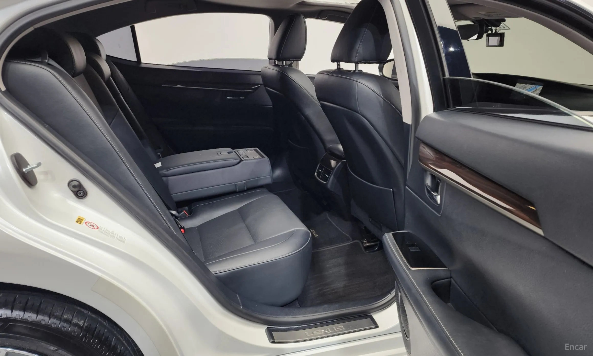 Lexus New ES300h превью 12