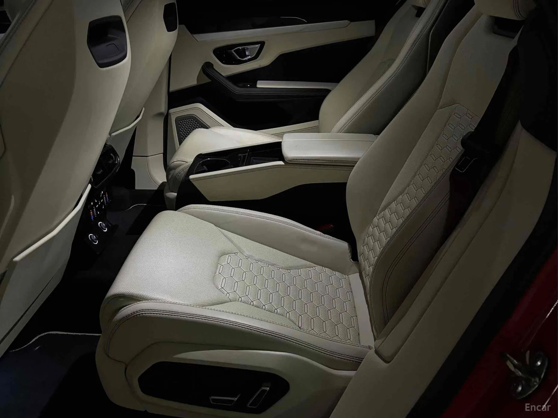 Lamborghini Urus превью 16
