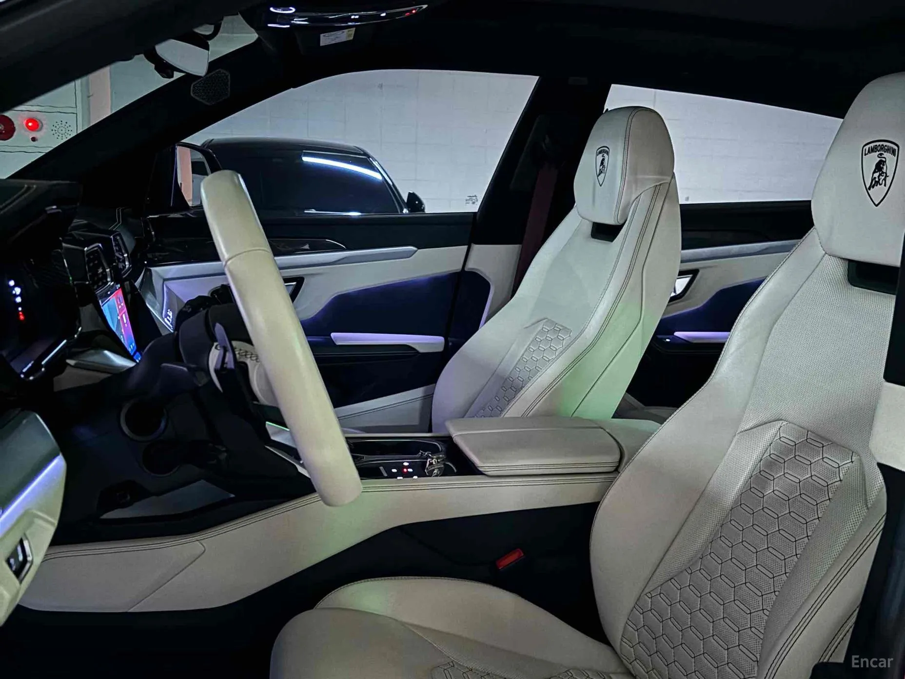 Lamborghini Urus превью 19