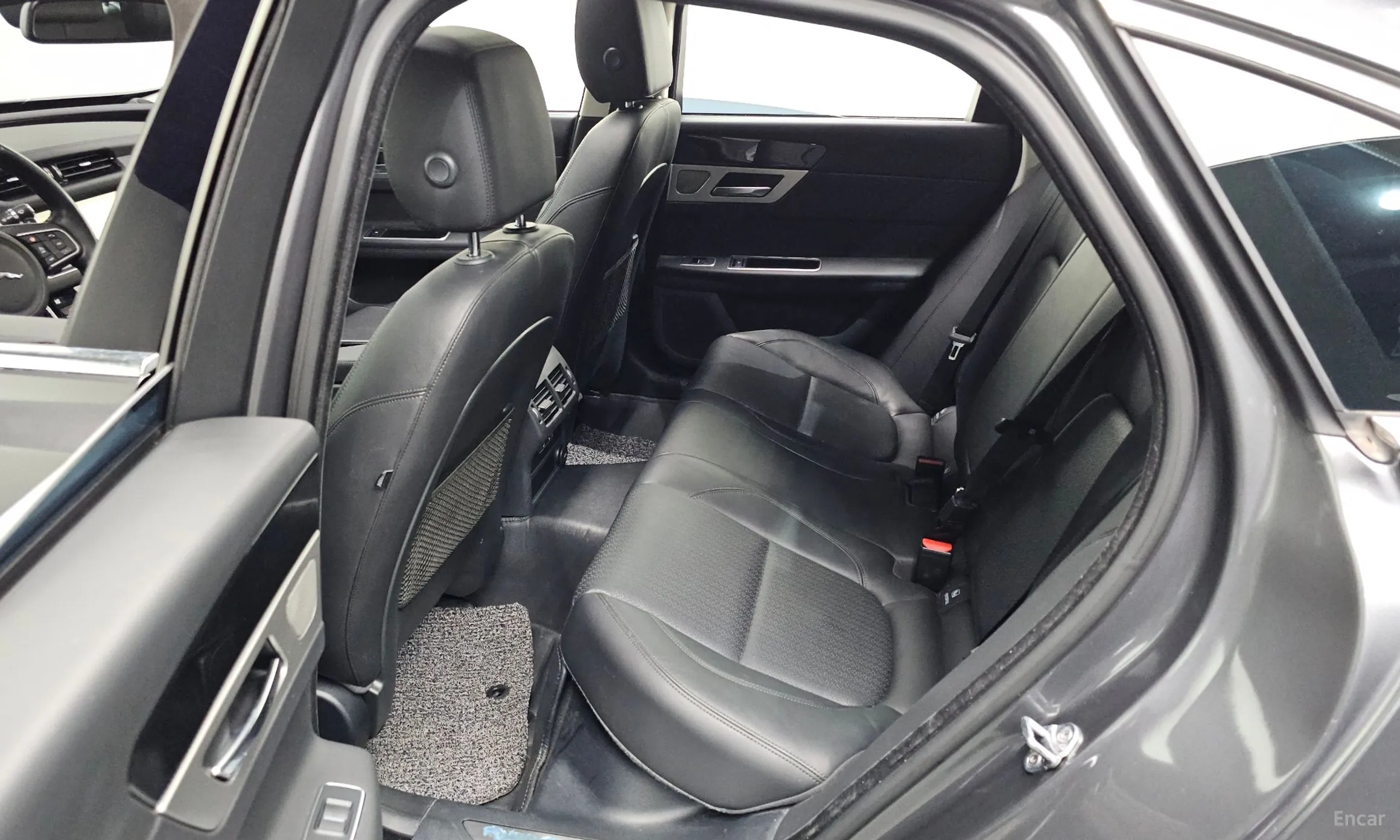 Jaguar XF (x260) превью 11