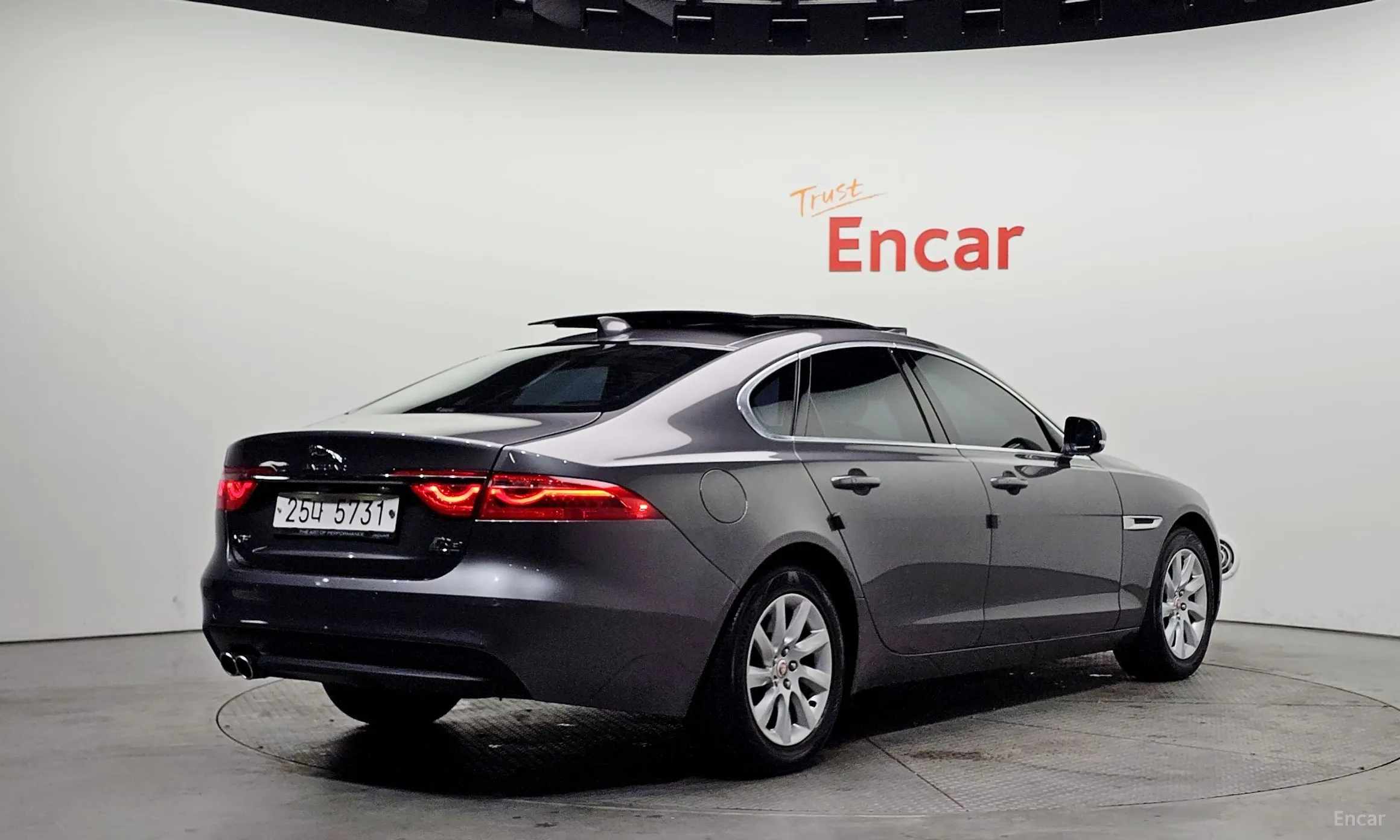 Jaguar XF (x260)