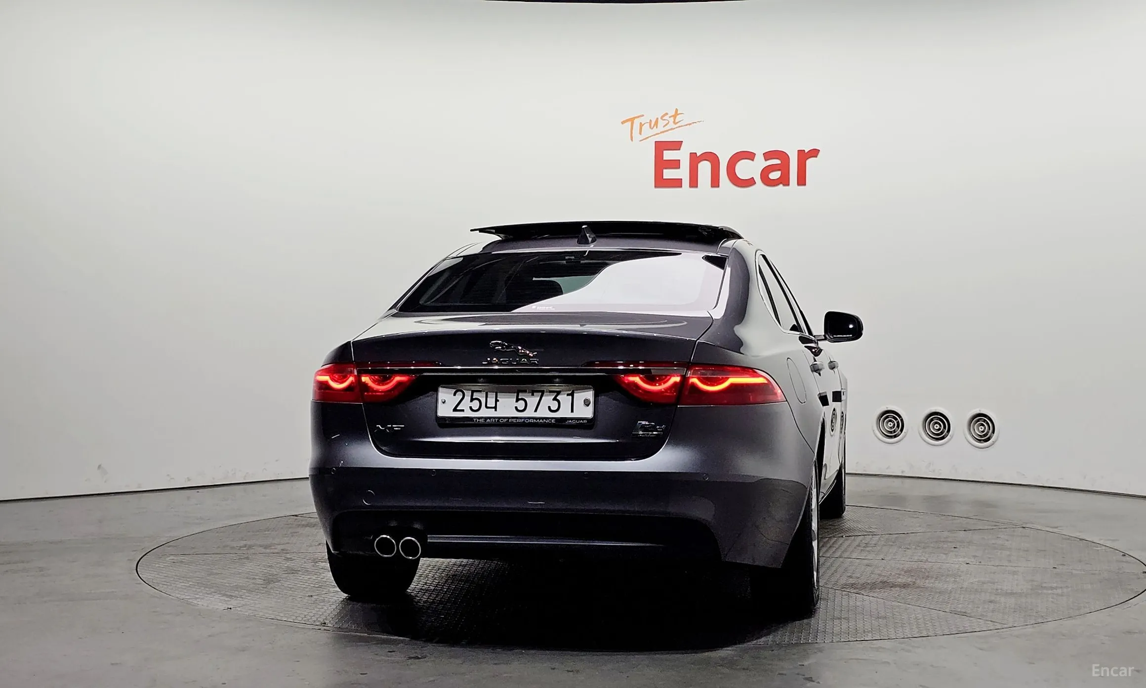 Jaguar XF (x260) превью 4