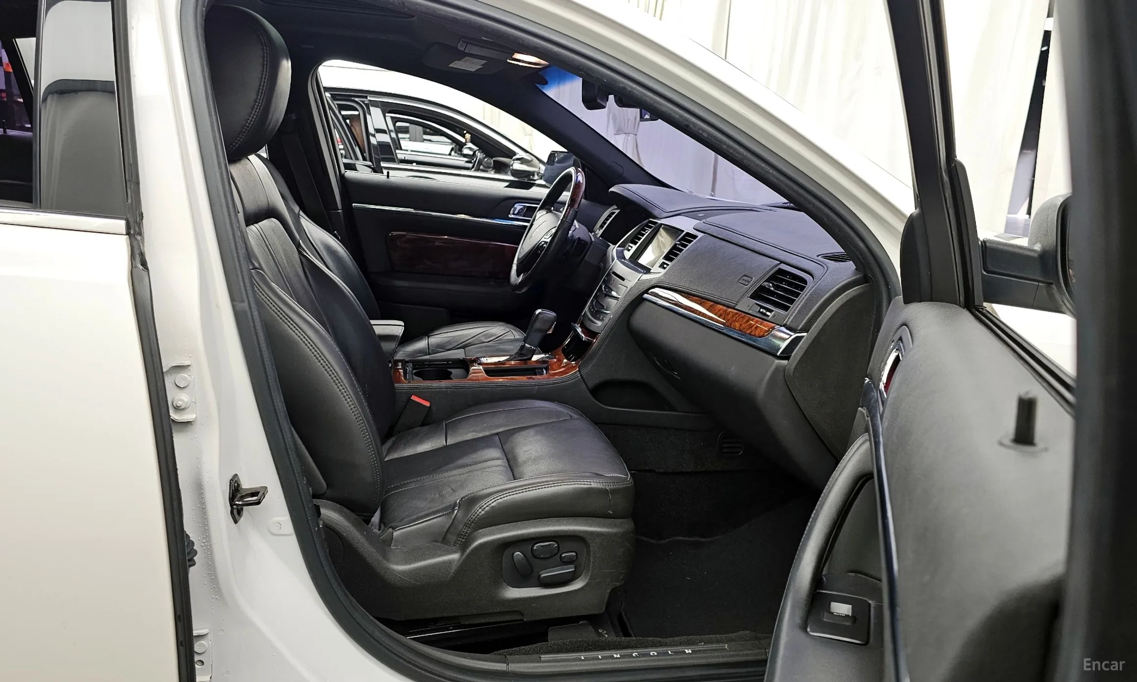 Lincoln New MKS превью 11