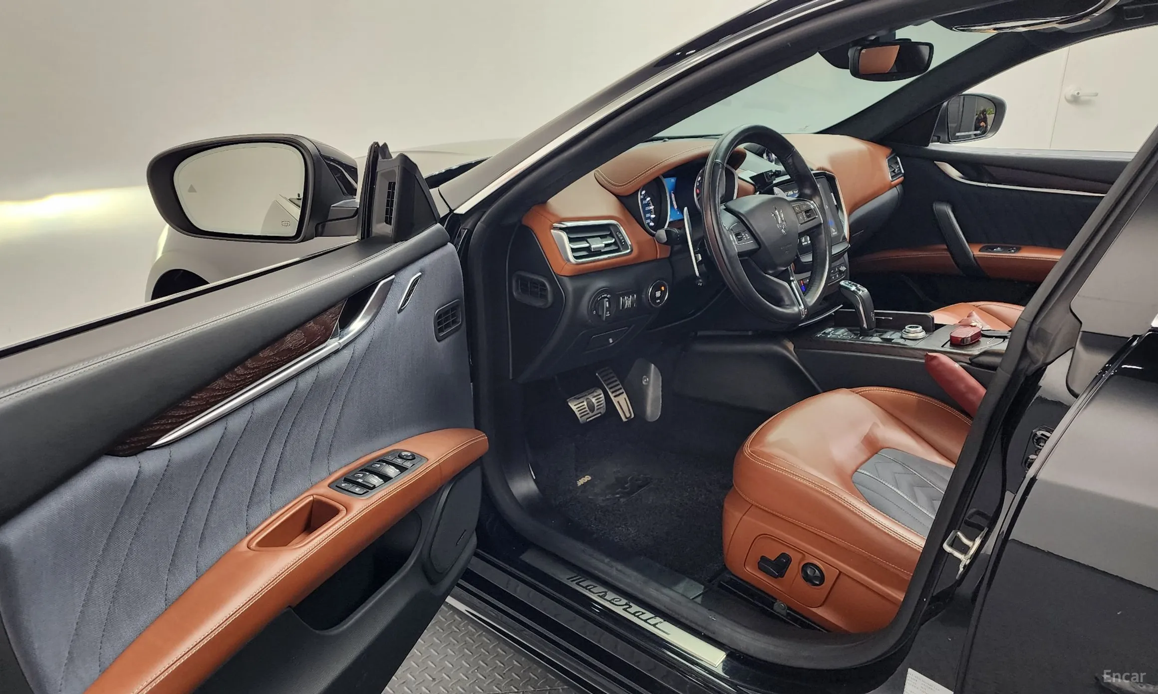 Maserati Ghibli превью 10