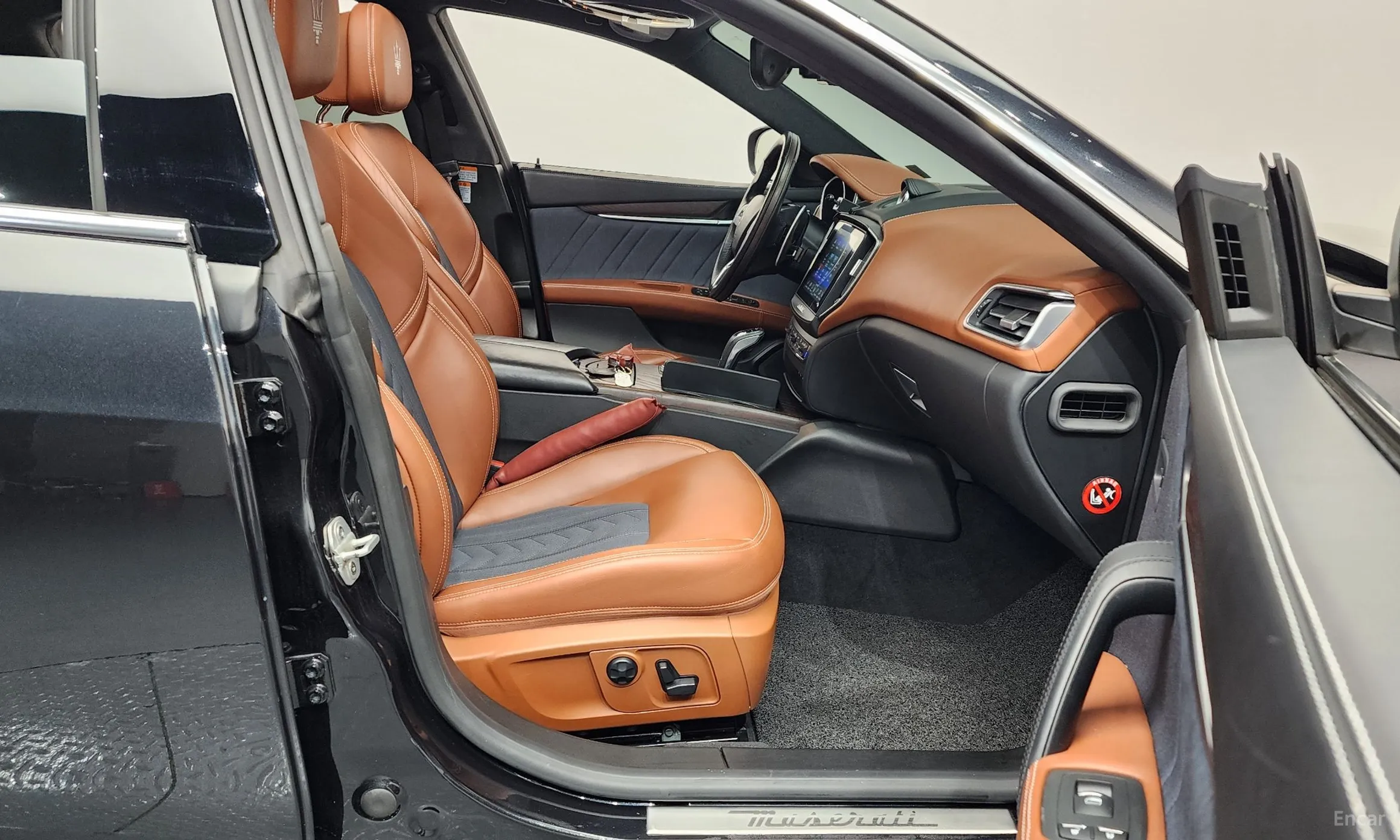 Maserati Ghibli превью 11