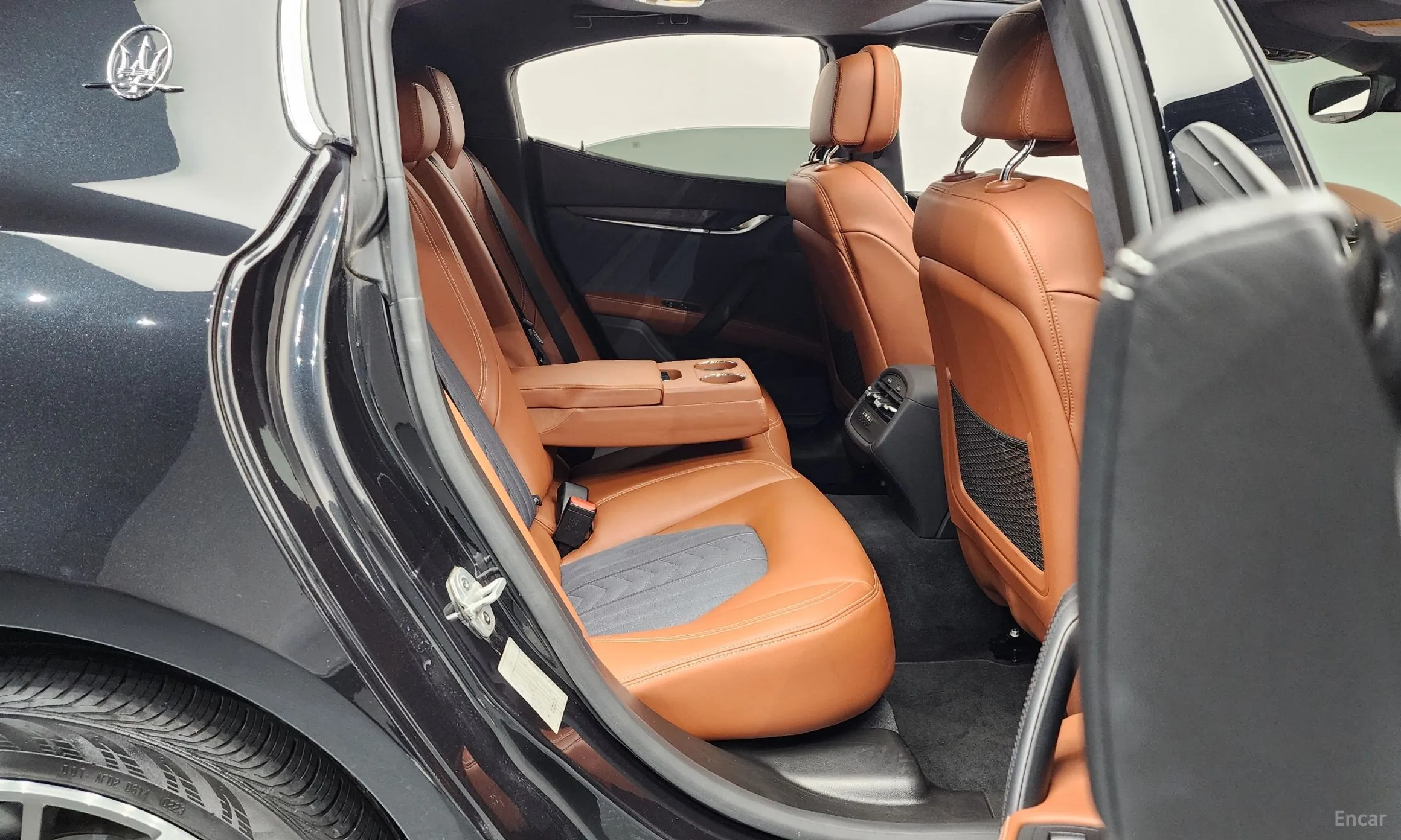 Maserati Ghibli превью 12