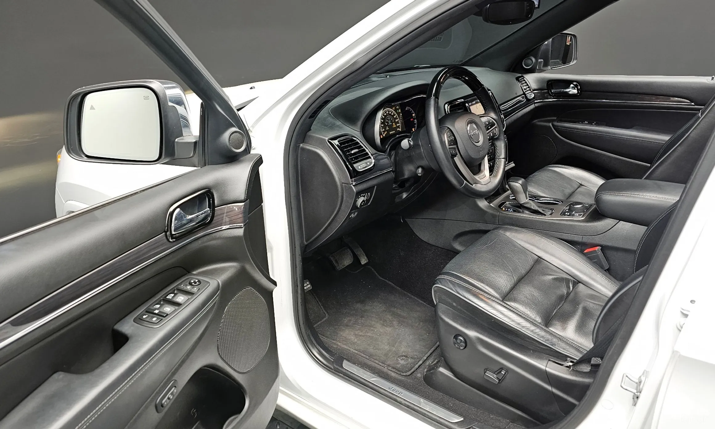 Jeep Grand Cherokee превью 12