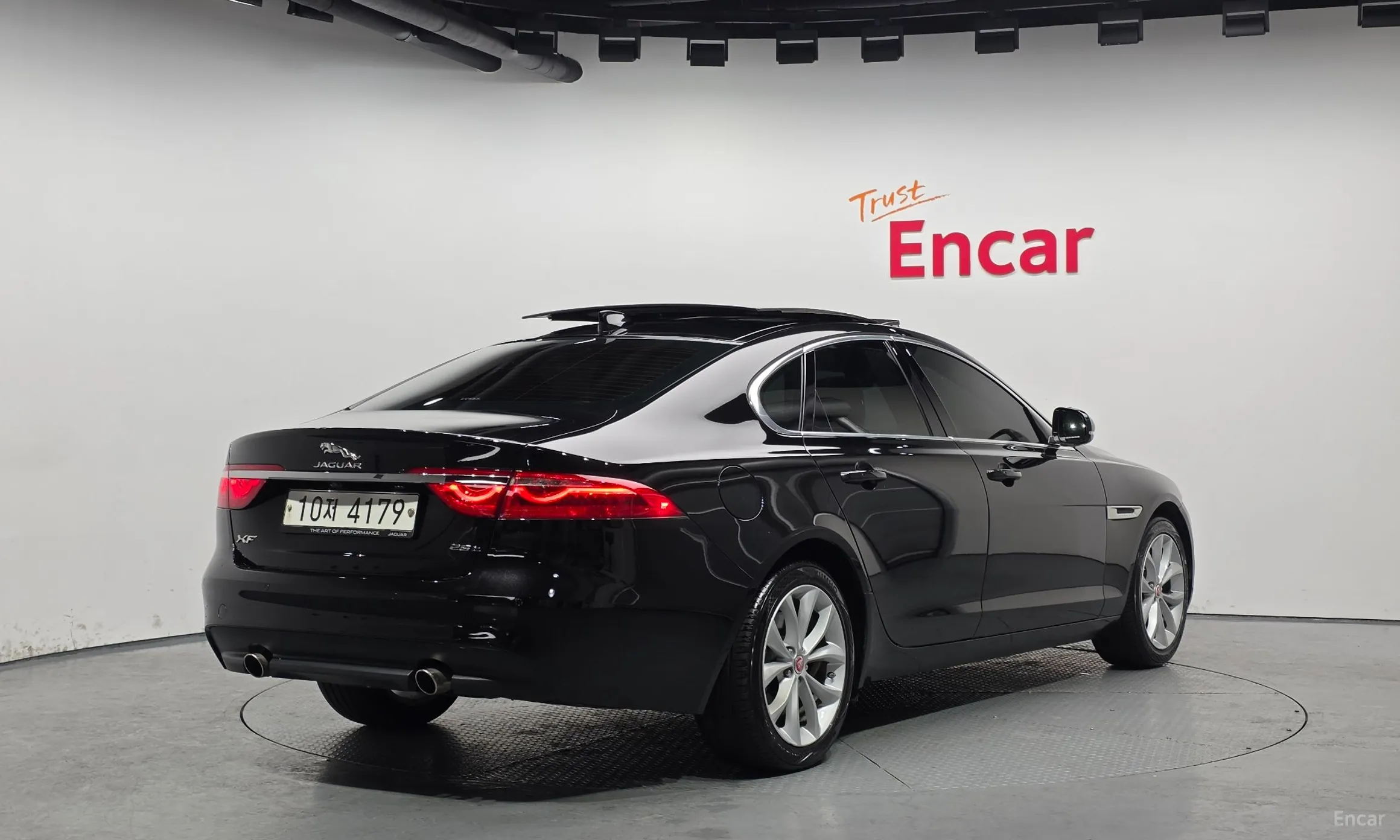 Jaguar XF (x260)