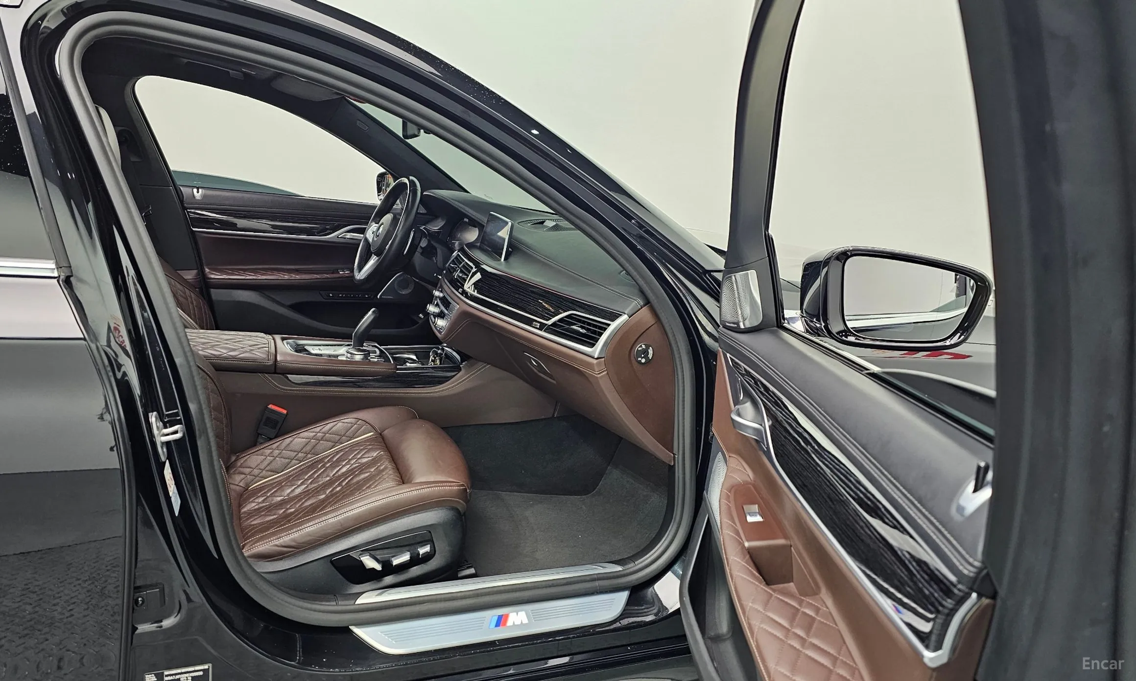 BMW 7 Series (G11) превью 10