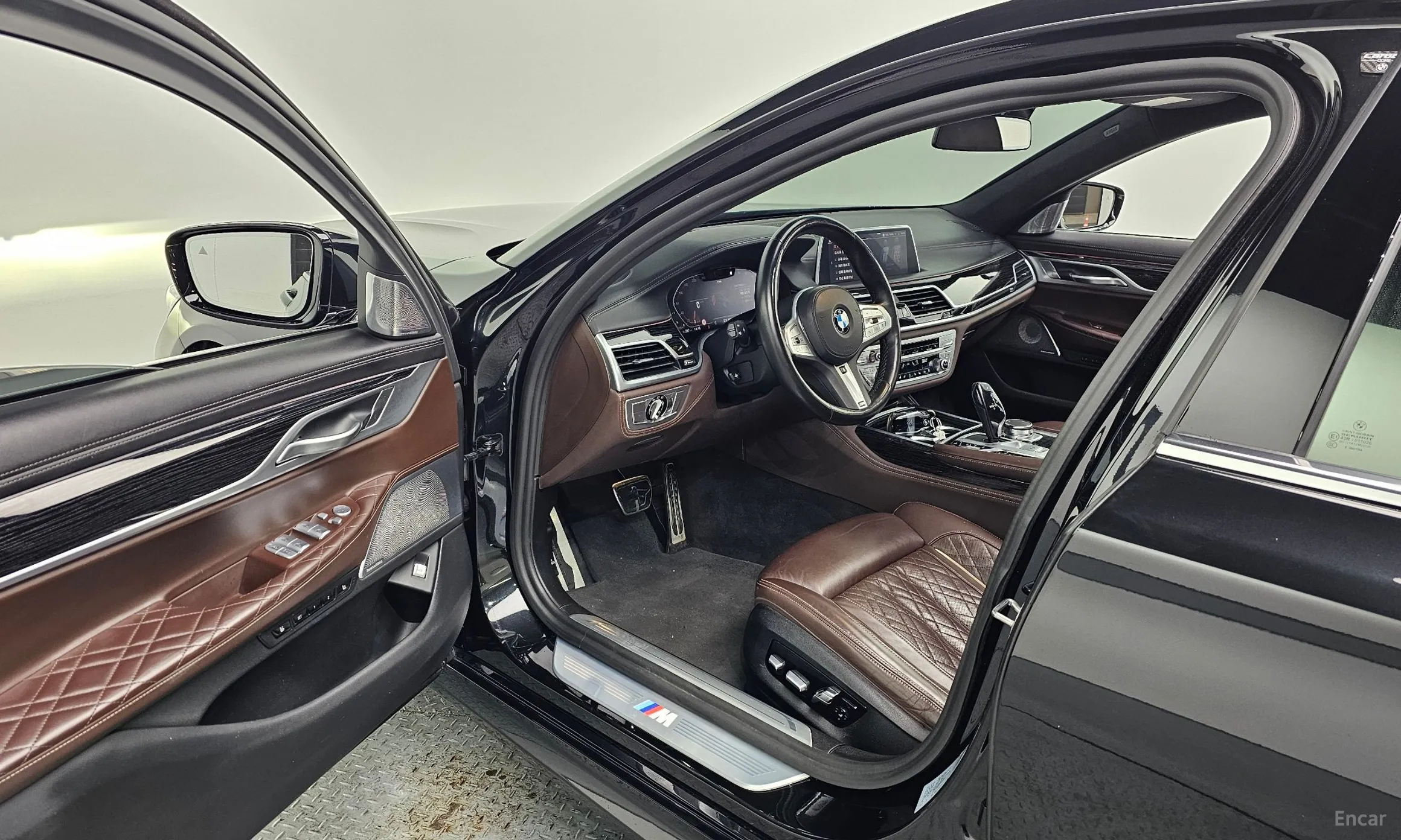 BMW 7 Series (G11) превью 11