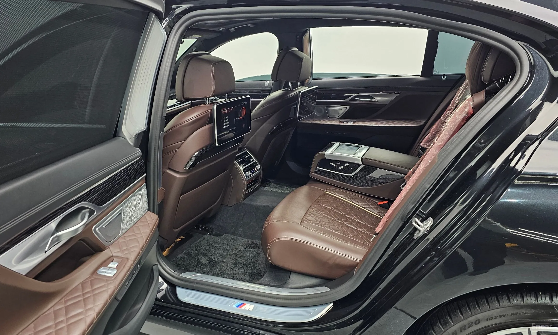 BMW 7 Series (G11) превью 12