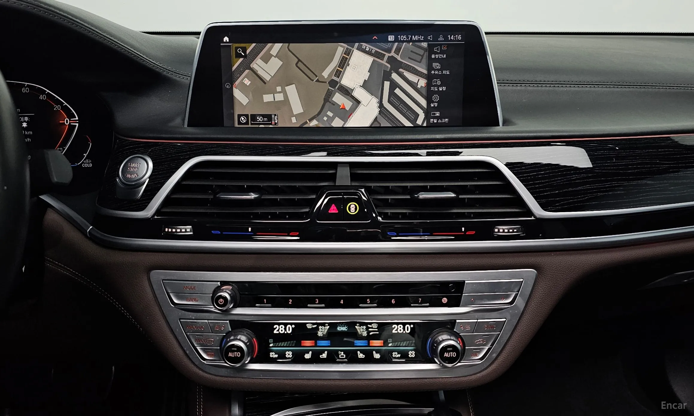 BMW 7 Series (G11) превью 14