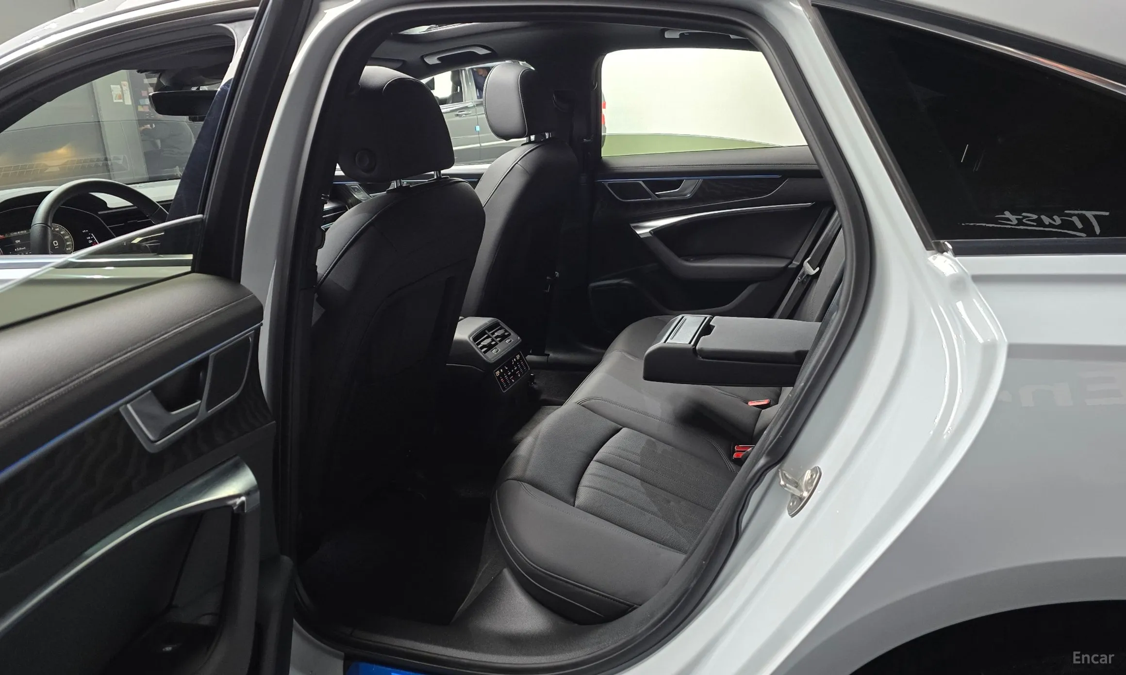 Audi A6 (C8) превью 11